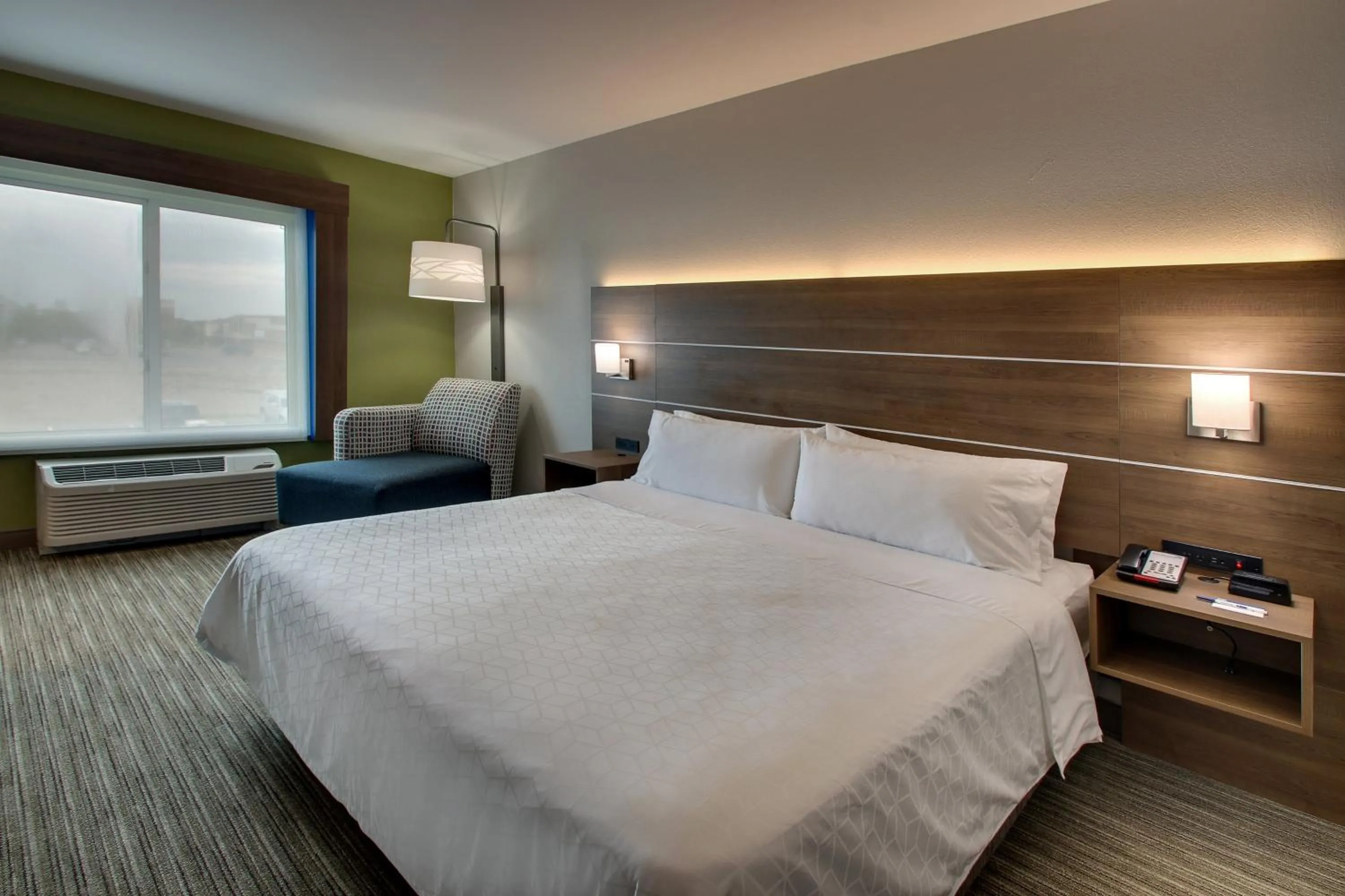 Photo of the whole room, Bed in Holiday Inn Express Hotel & Suites Carson City by IHG