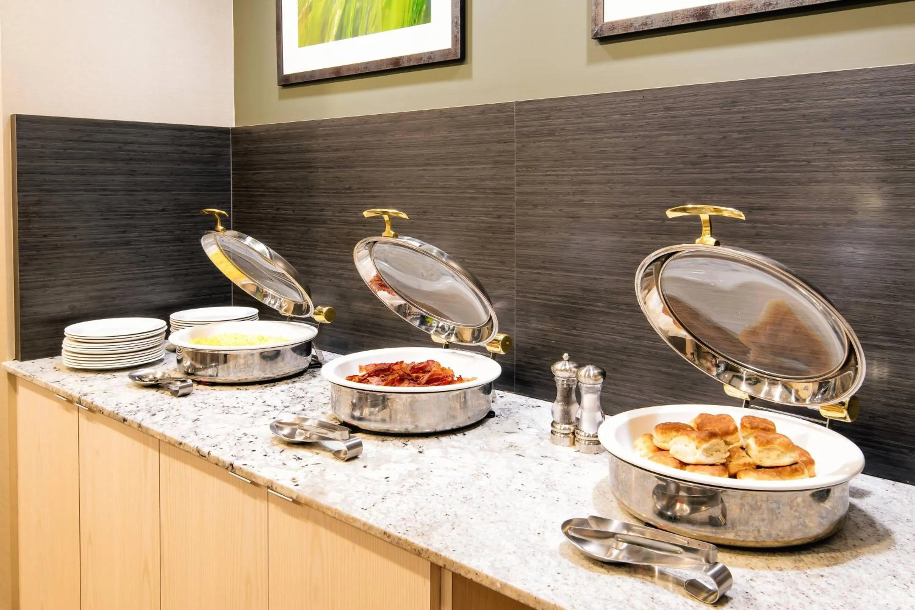 Breakfast in Fairfield Inn & Suites by Marriott Charlotte Uptown