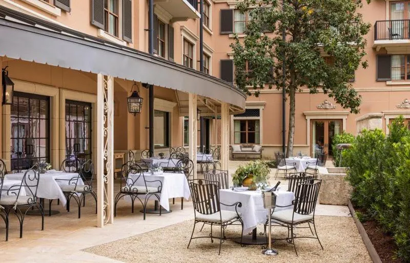 Patio in Hotel Granduca Houston