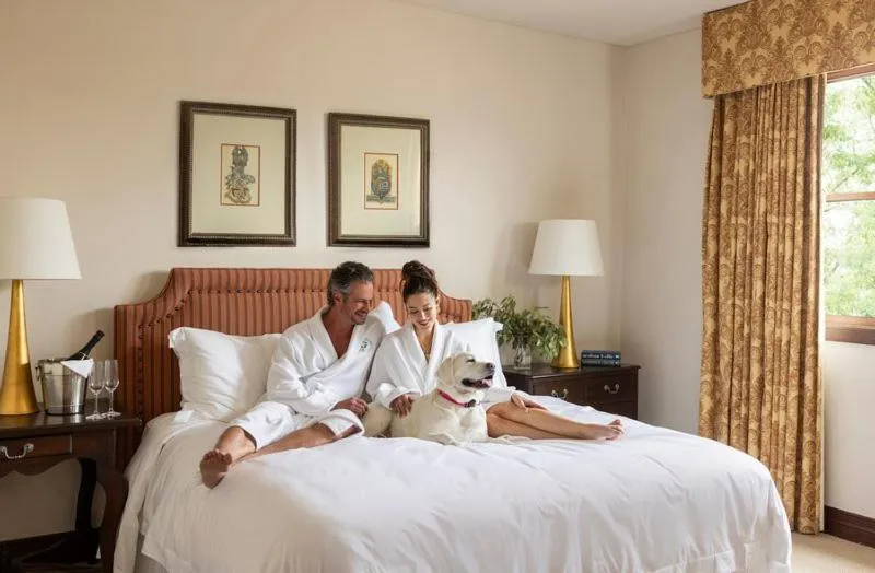 pet friendly, Bed in Hotel Granduca Houston