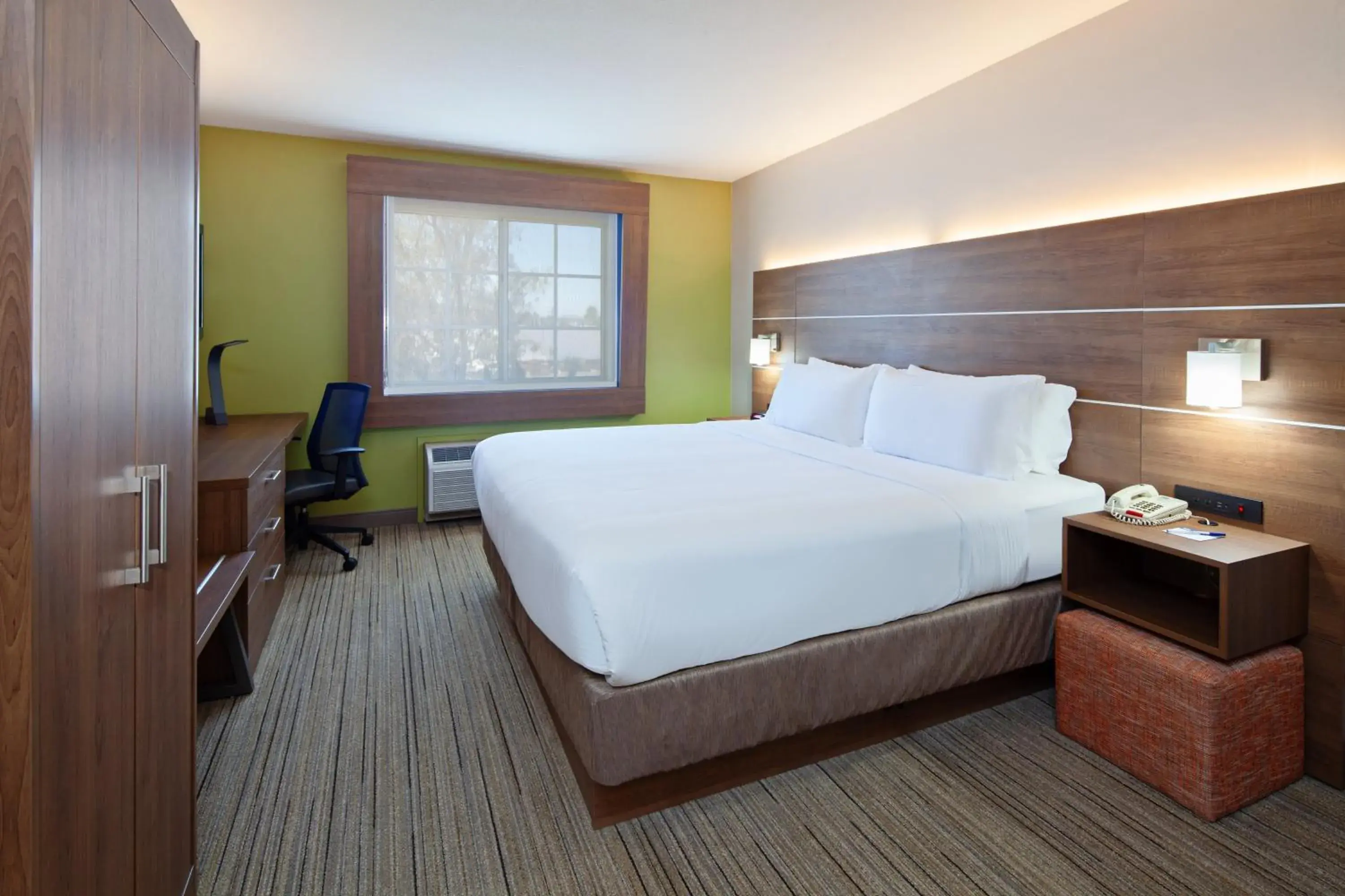 Standard Queen Room in Holiday Inn Express Hotel & Suites San Diego-Escondido by IHG Standard Queen Room in Holiday Inn Express Hotel & Suites San Diego-Escondido by IHG