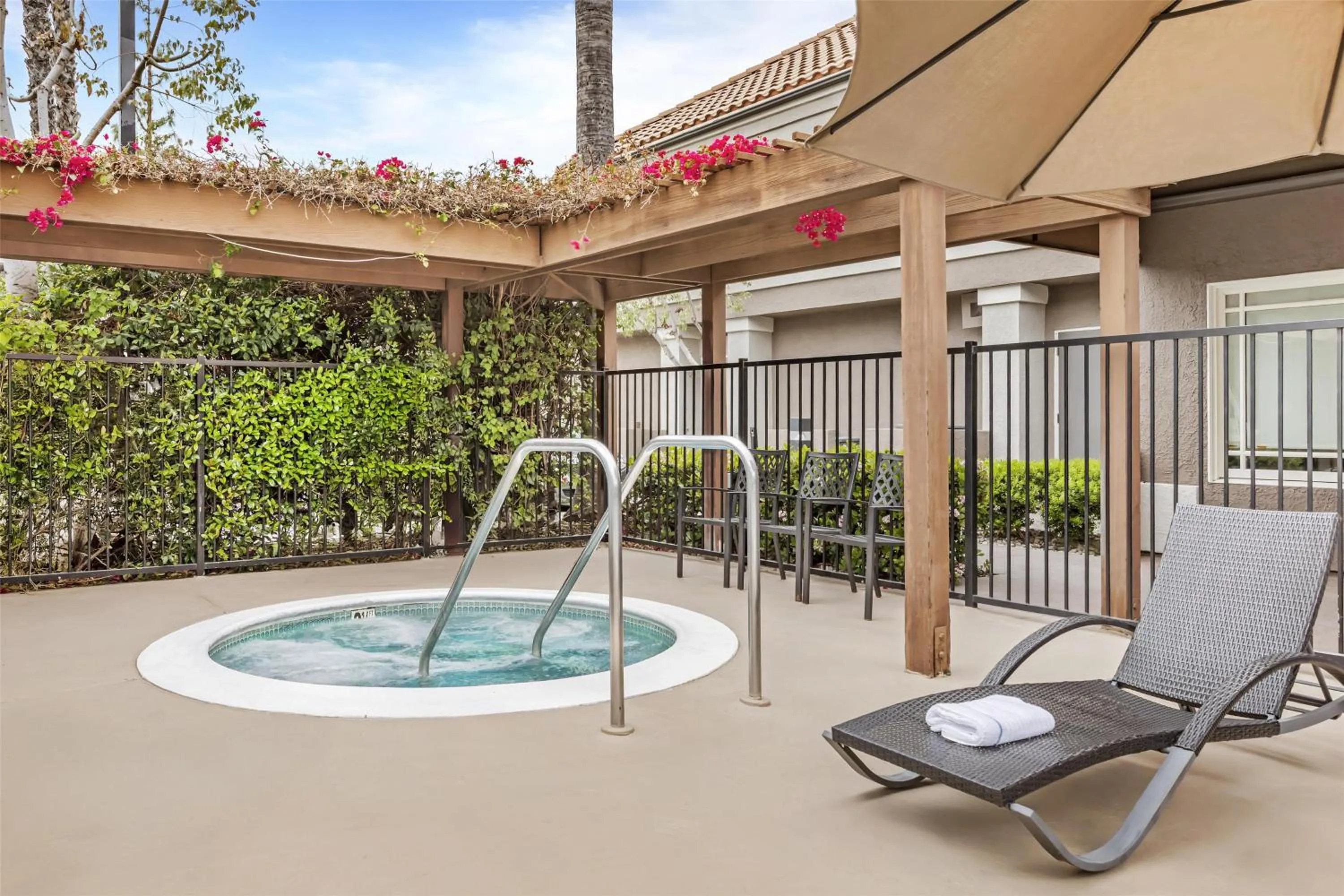 Pool view in Sonesta ES Suites Chatsworth