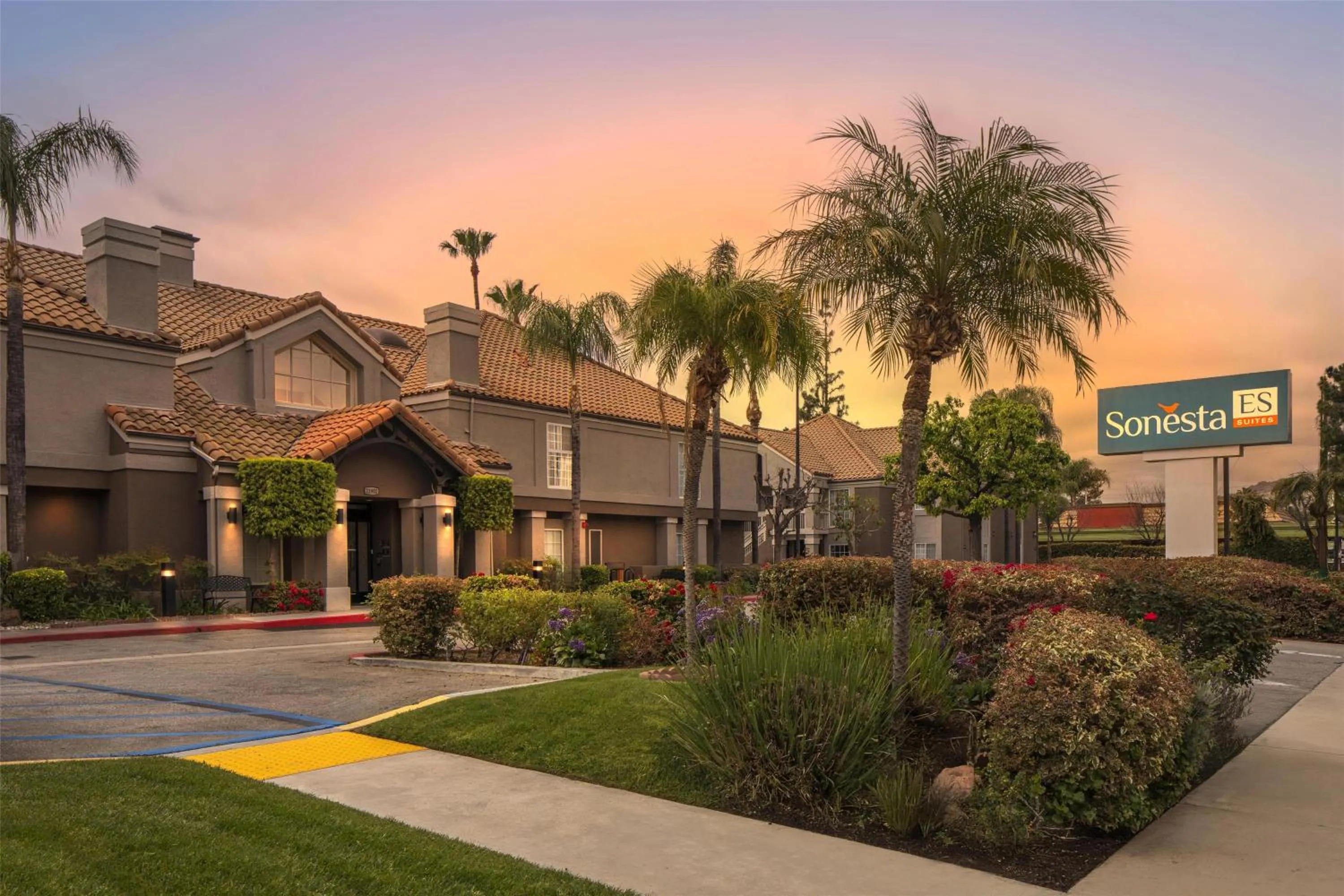 Property building in Sonesta ES Suites Chatsworth