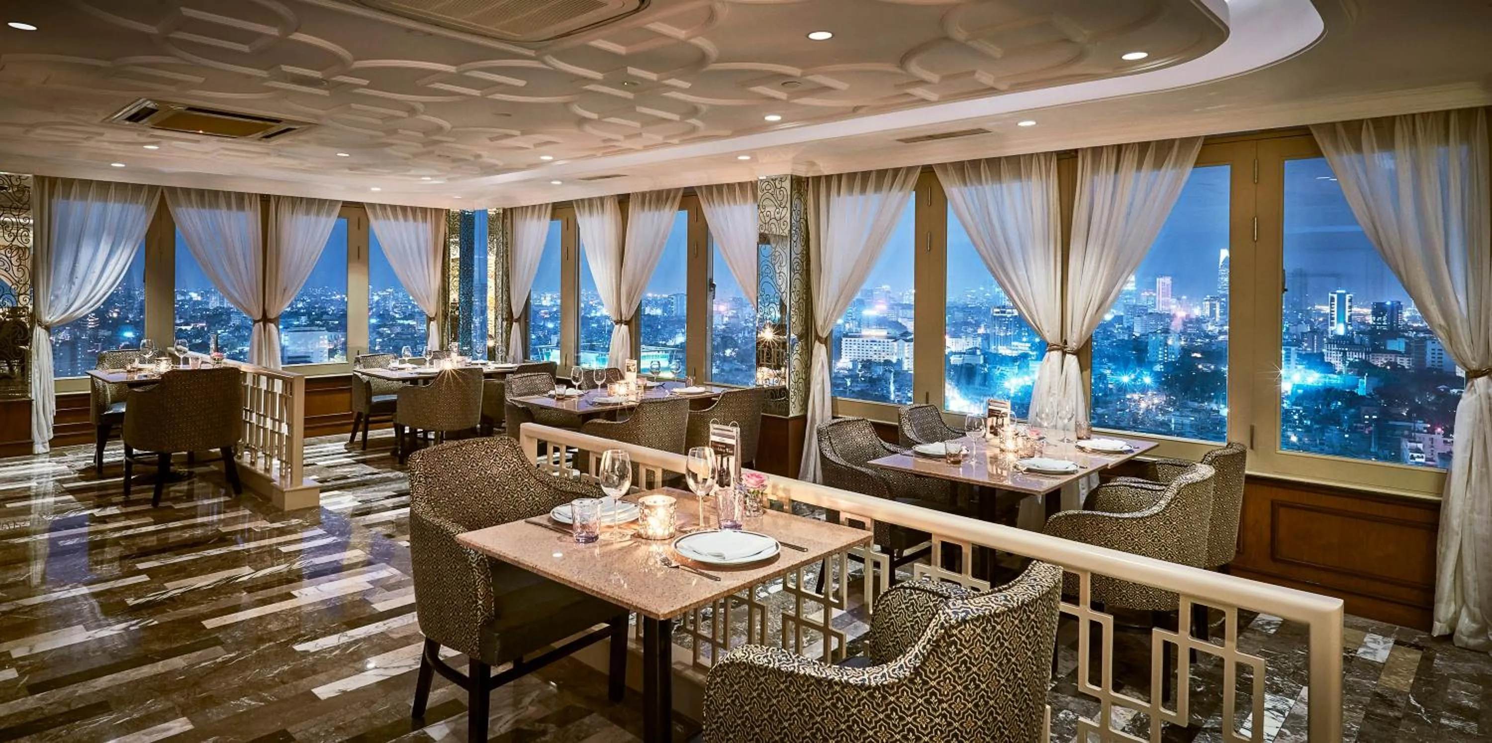 Restaurant/places to eat in Windsor Plaza Hotel