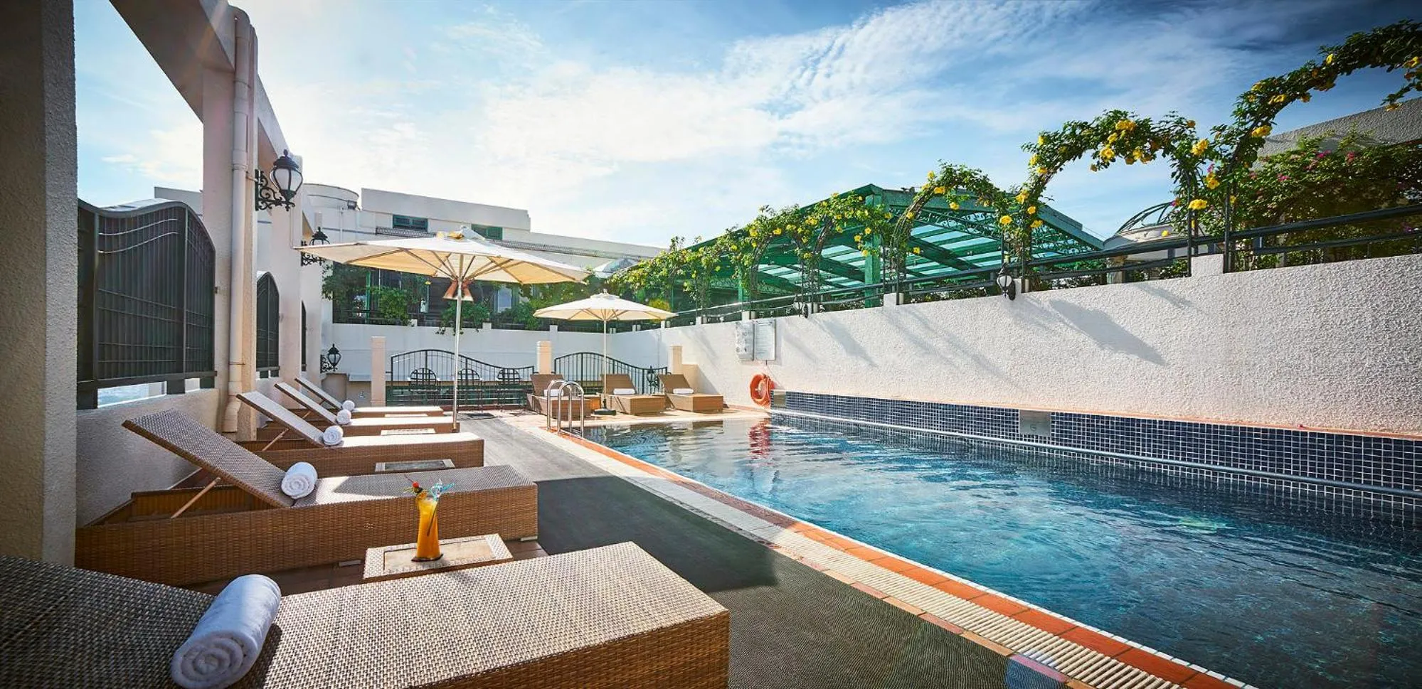 Swimming pool in Windsor Plaza Hotel