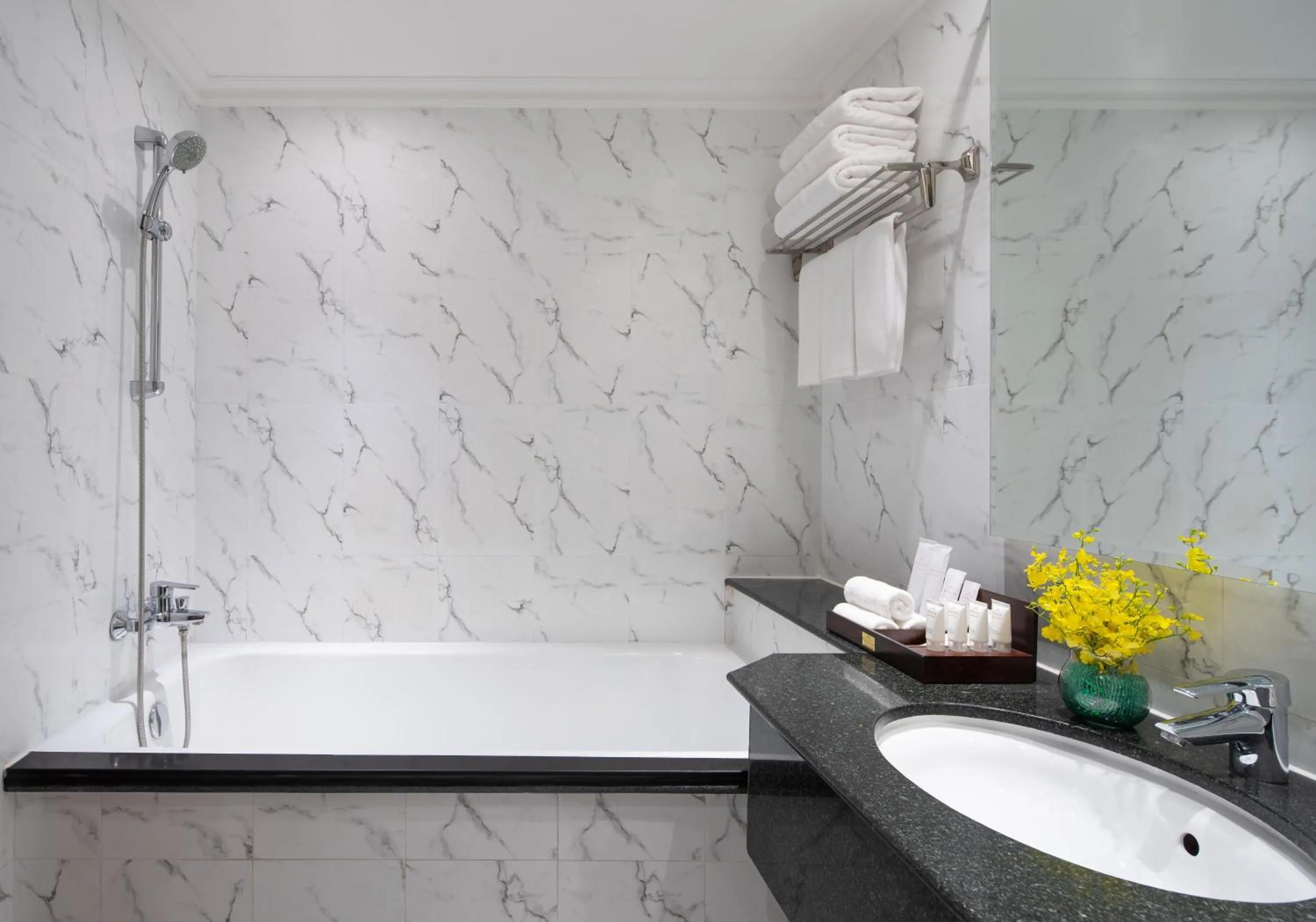 Bath in Windsor Plaza Hotel