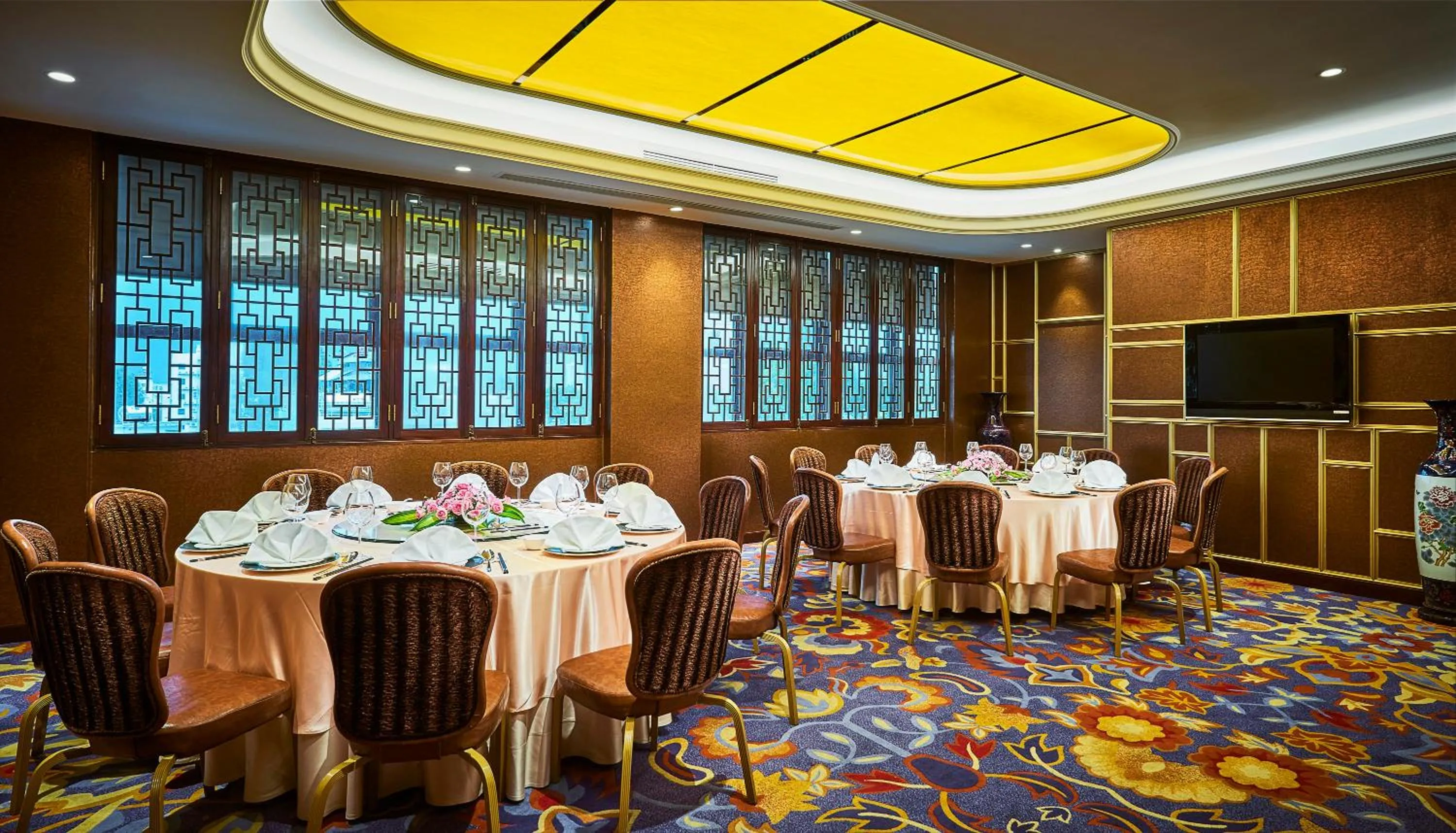 Restaurant/places to eat in Windsor Plaza Hotel