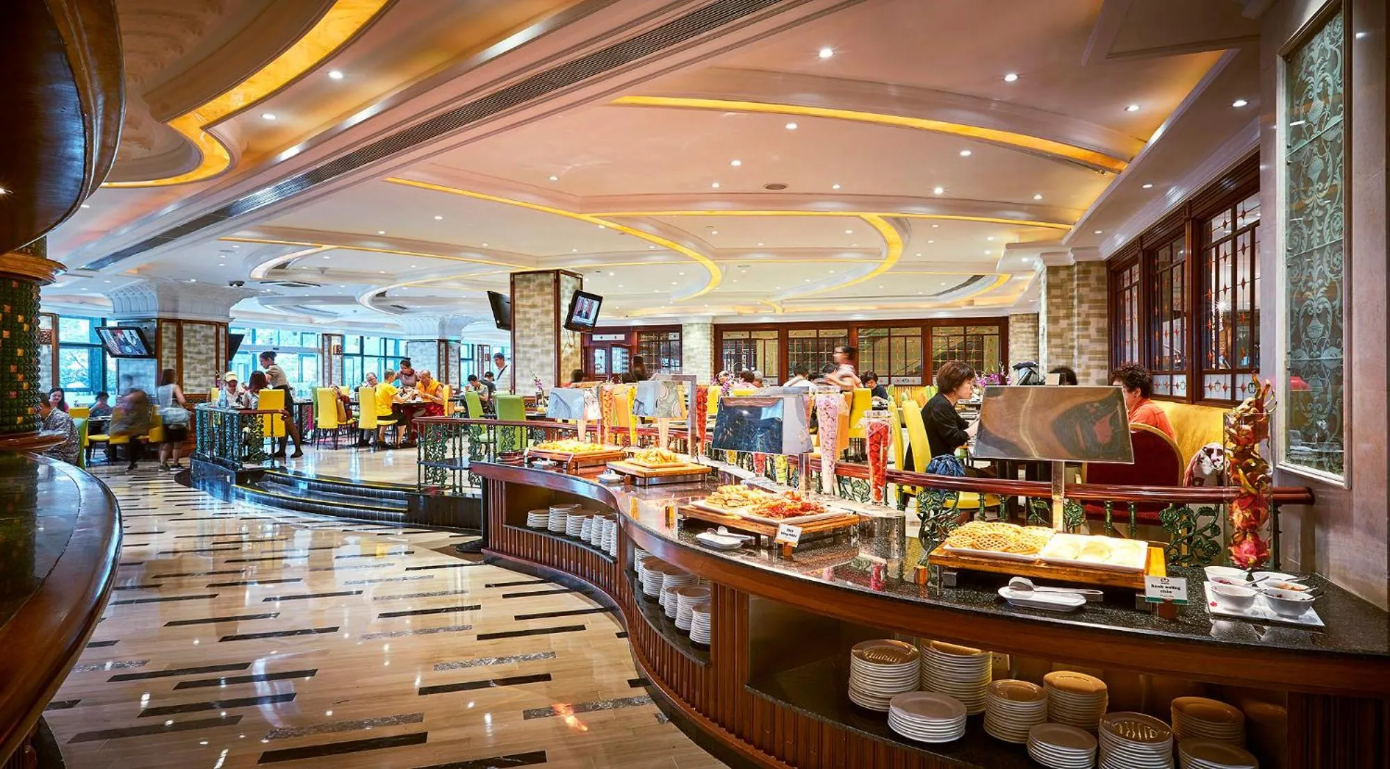 Restaurant/places to eat in Windsor Plaza Hotel