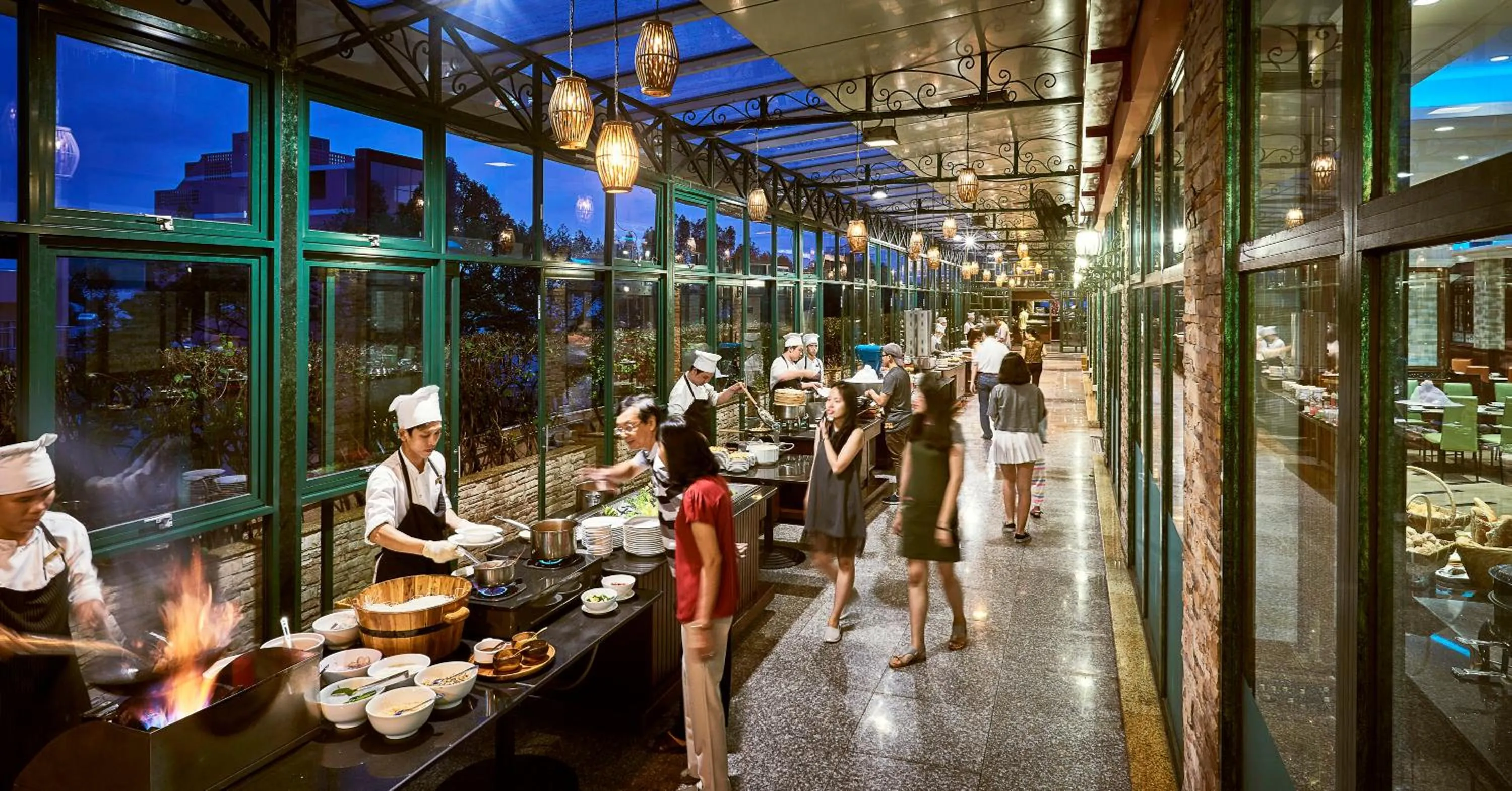 Restaurant/places to eat in Windsor Plaza Hotel