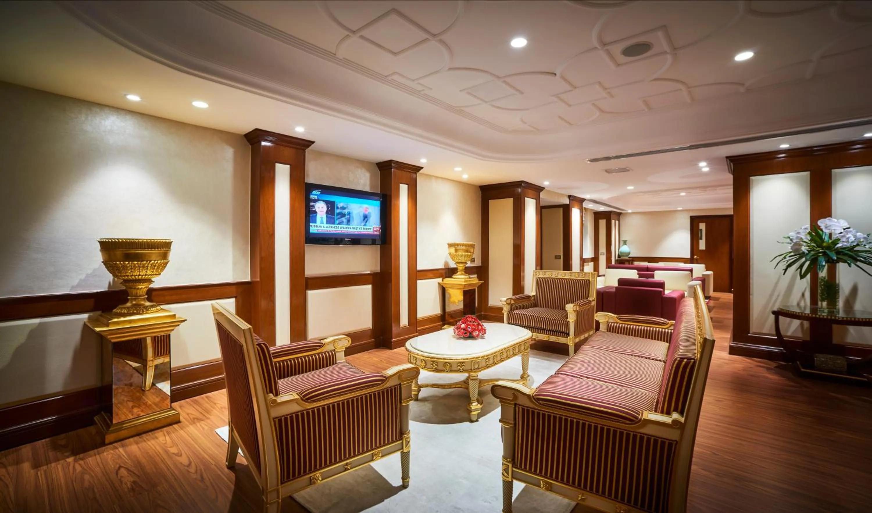 Lounge or bar in Windsor Plaza Hotel