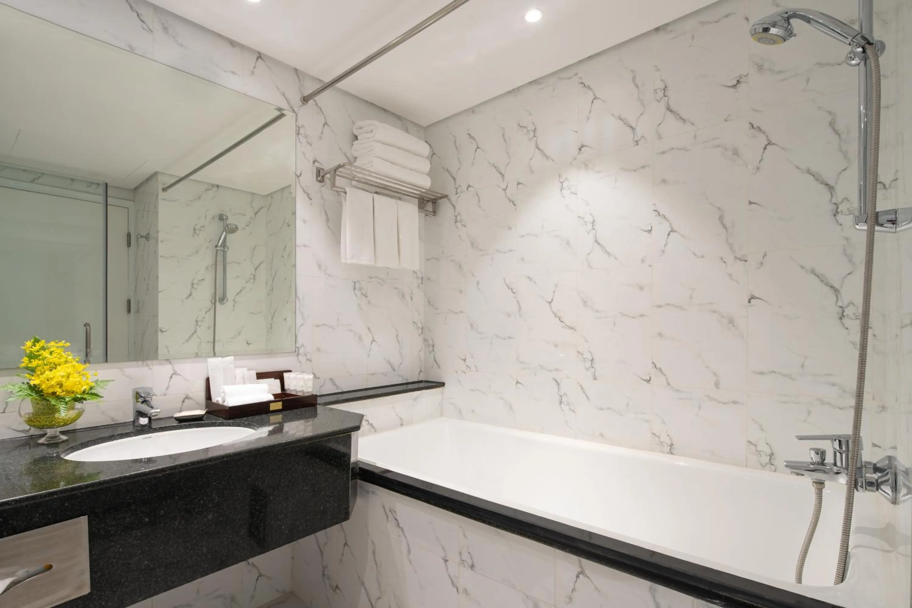 Shower in Windsor Plaza Hotel