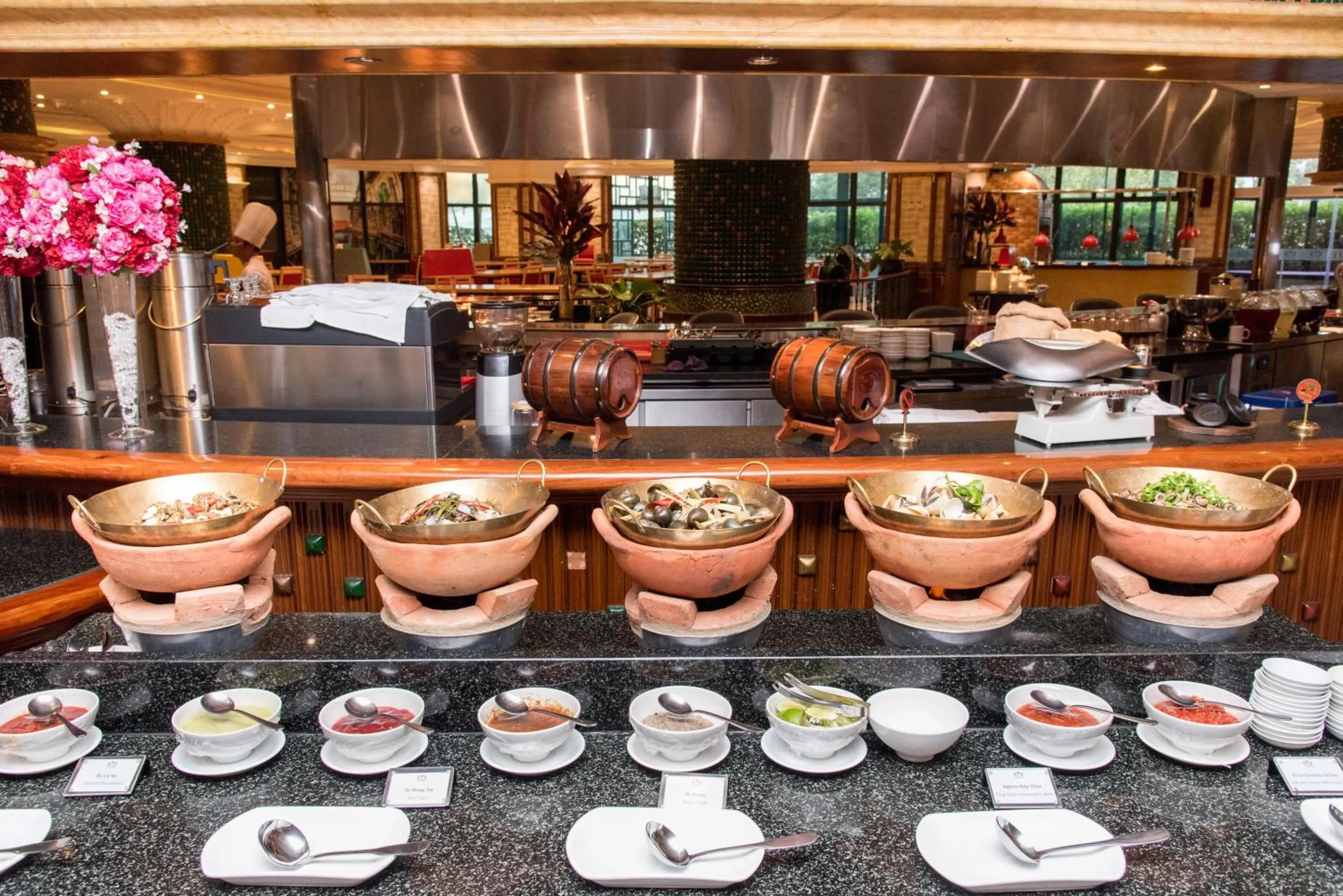 Restaurant/places to eat in Windsor Plaza Hotel