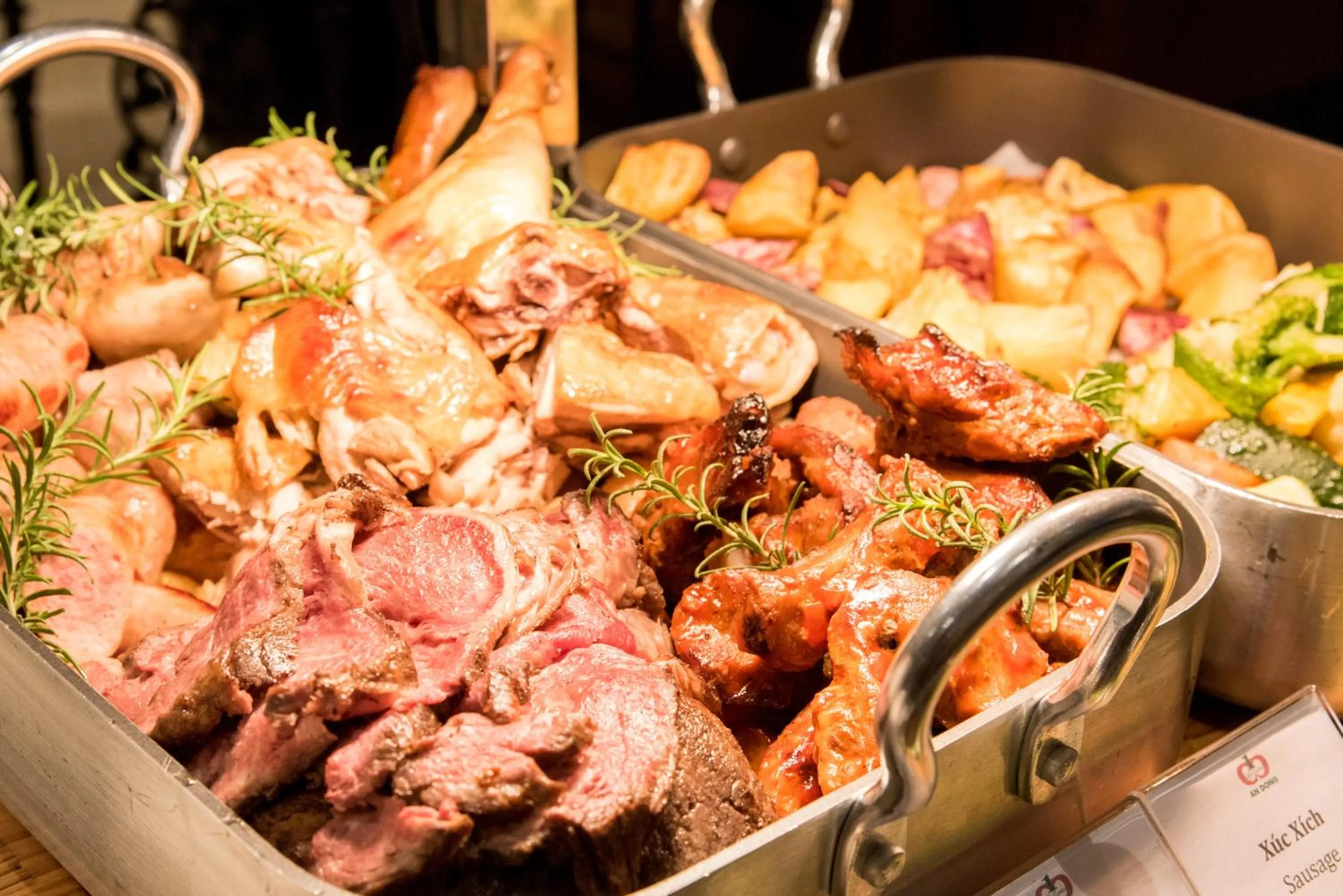 Restaurant/places to eat in Windsor Plaza Hotel