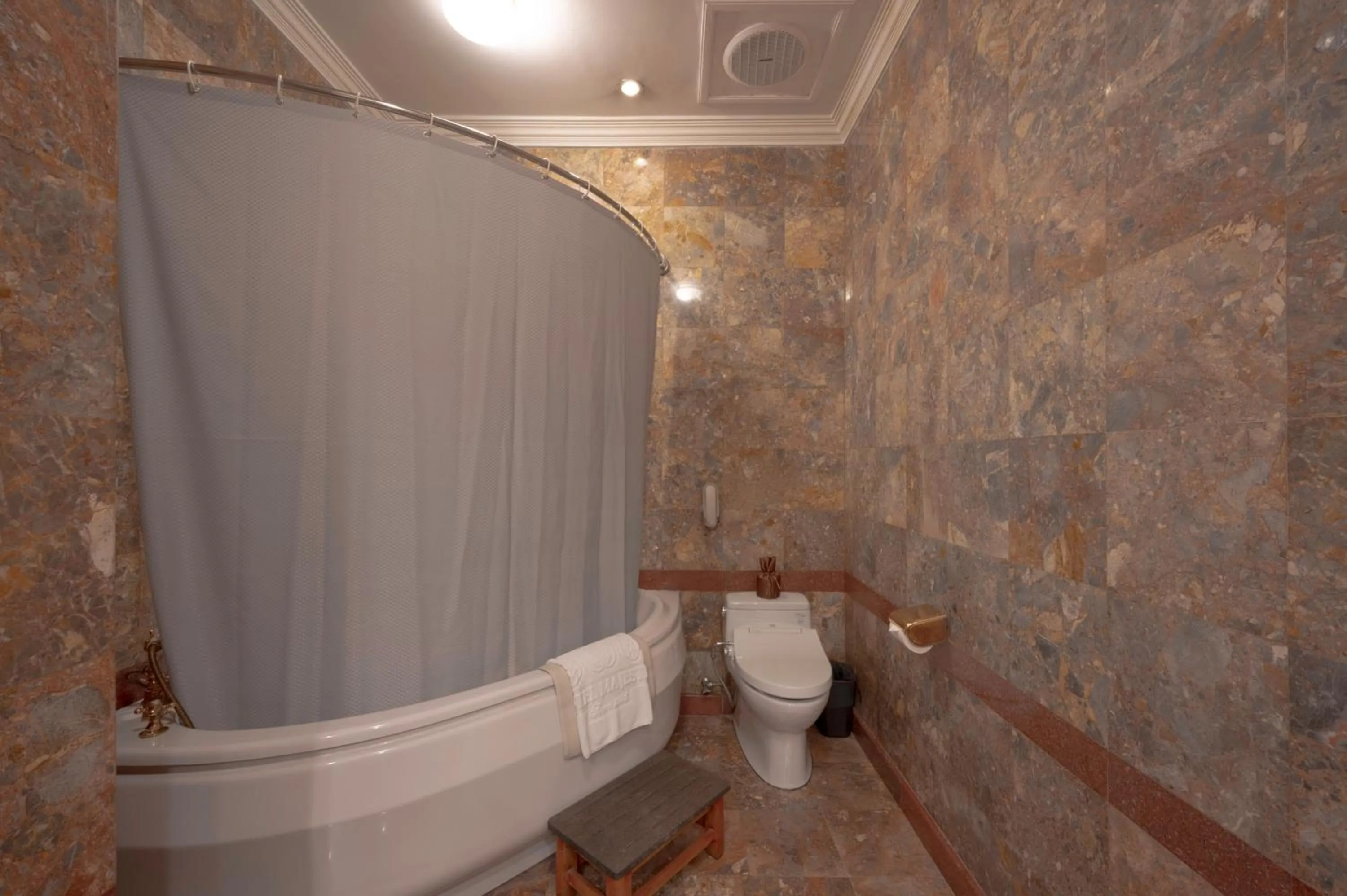 Toilet in Hotel Majestic Saigon