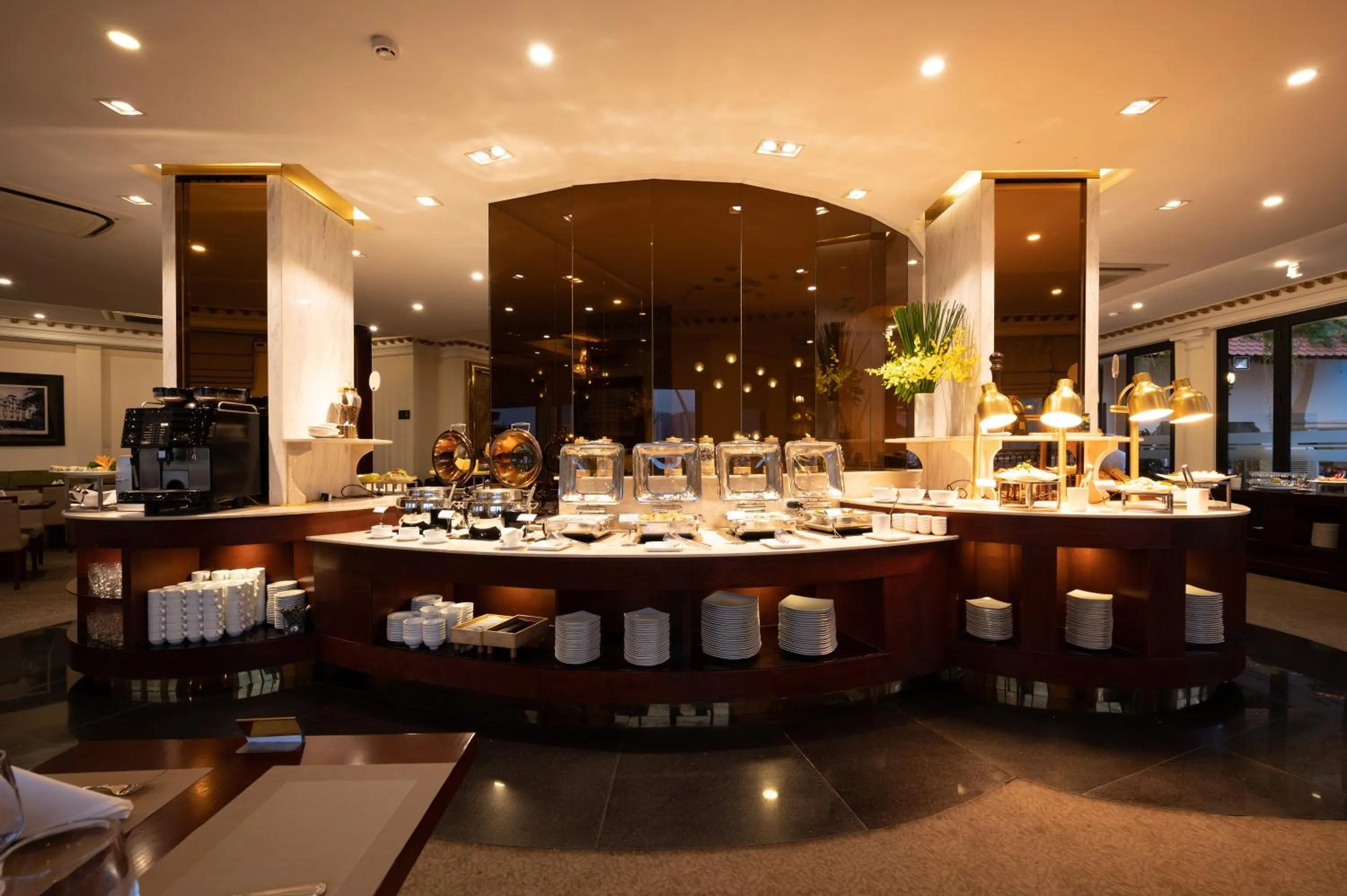 Restaurant/places to eat in Hotel Majestic Saigon