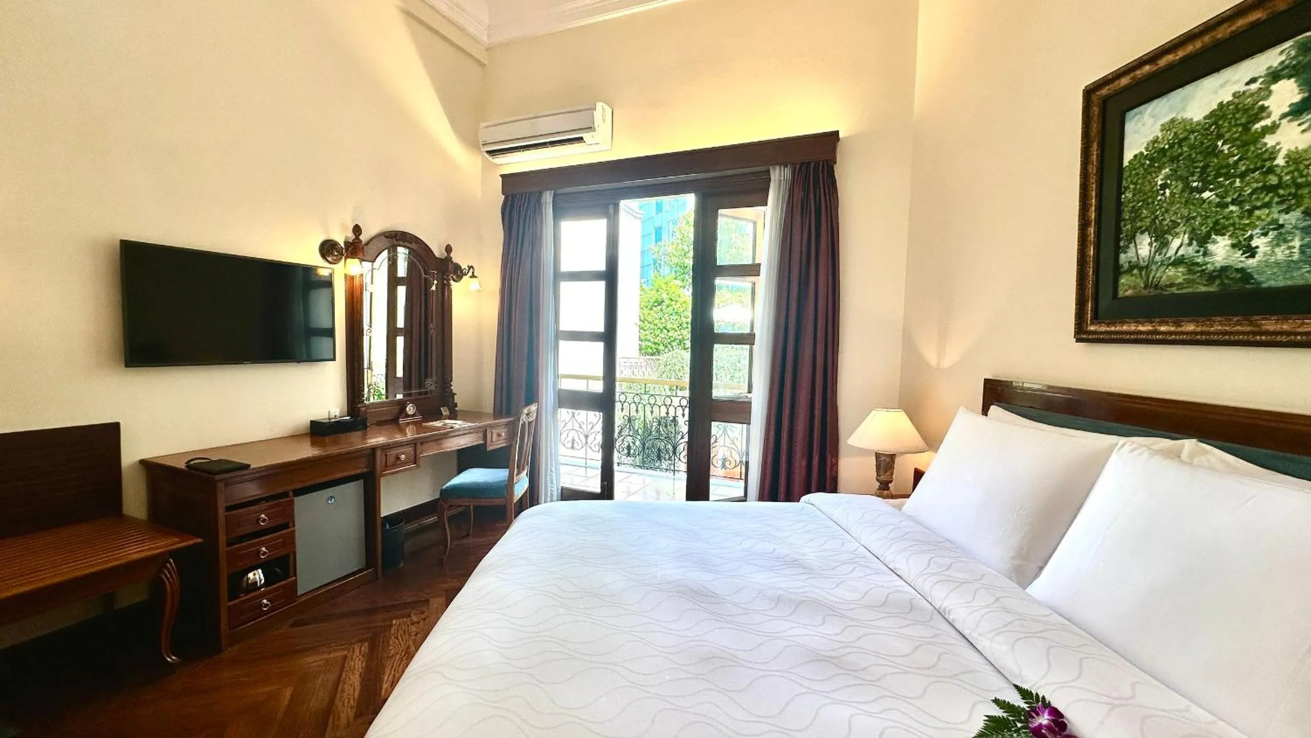 Seating area, Bed in Hotel Majestic Saigon