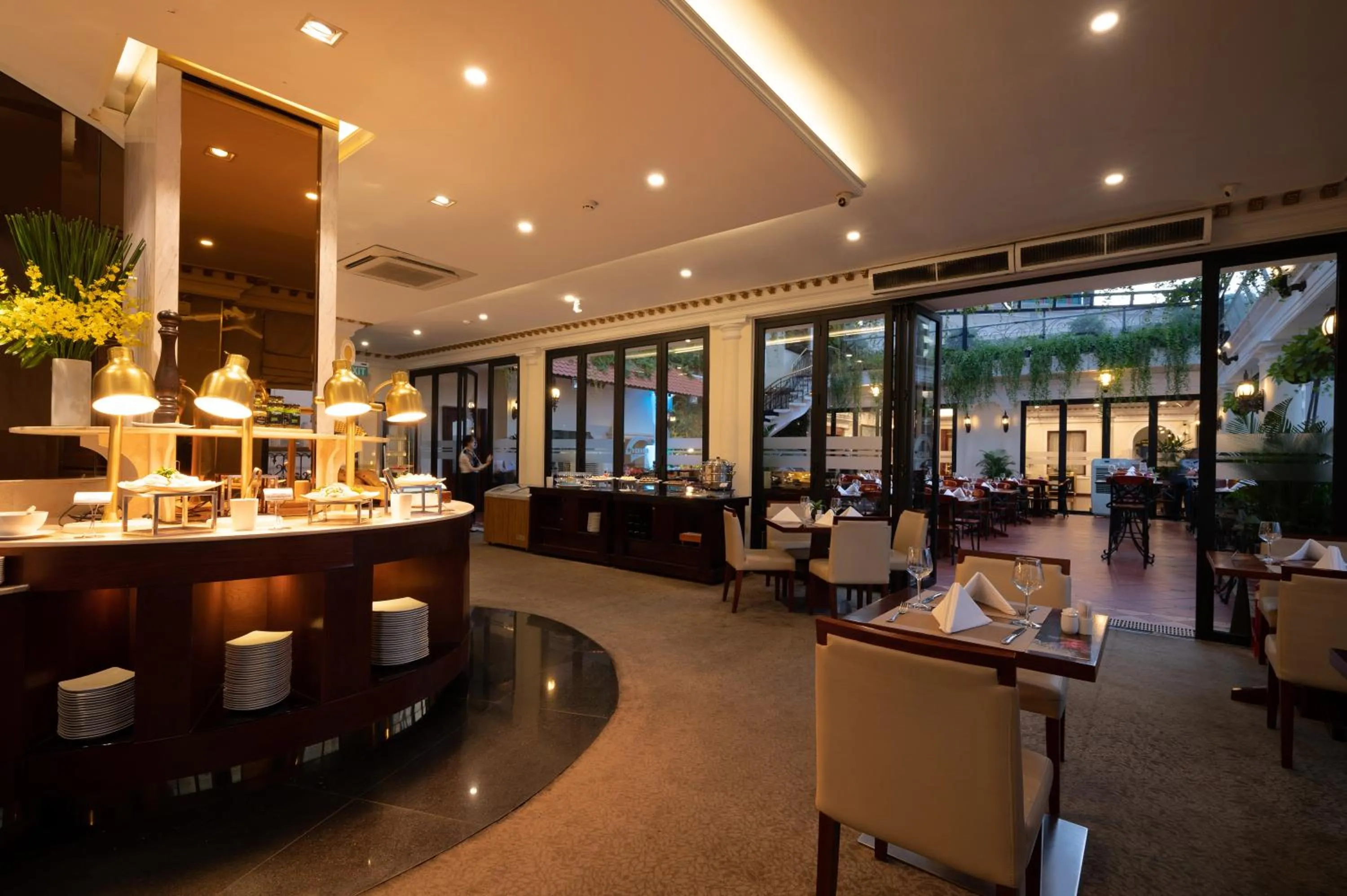 Restaurant/places to eat in Hotel Majestic Saigon