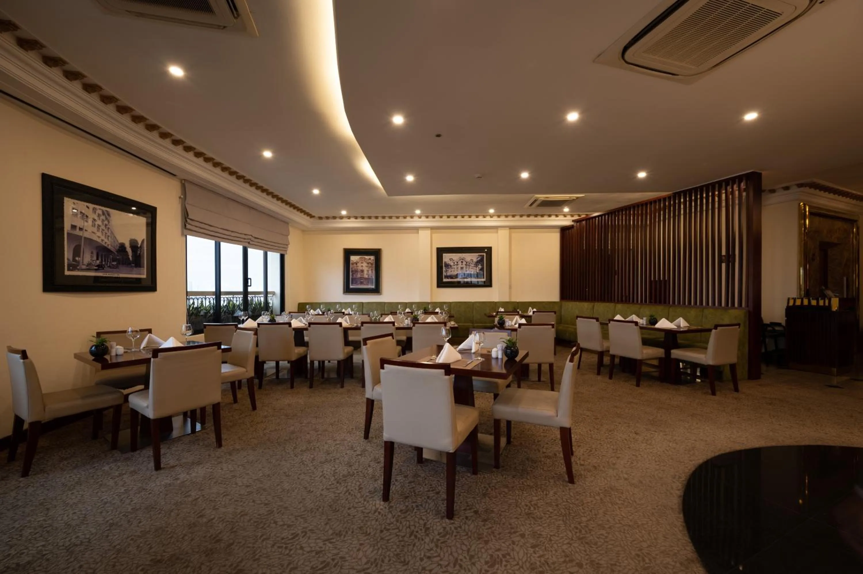 Restaurant/places to eat in Hotel Majestic Saigon