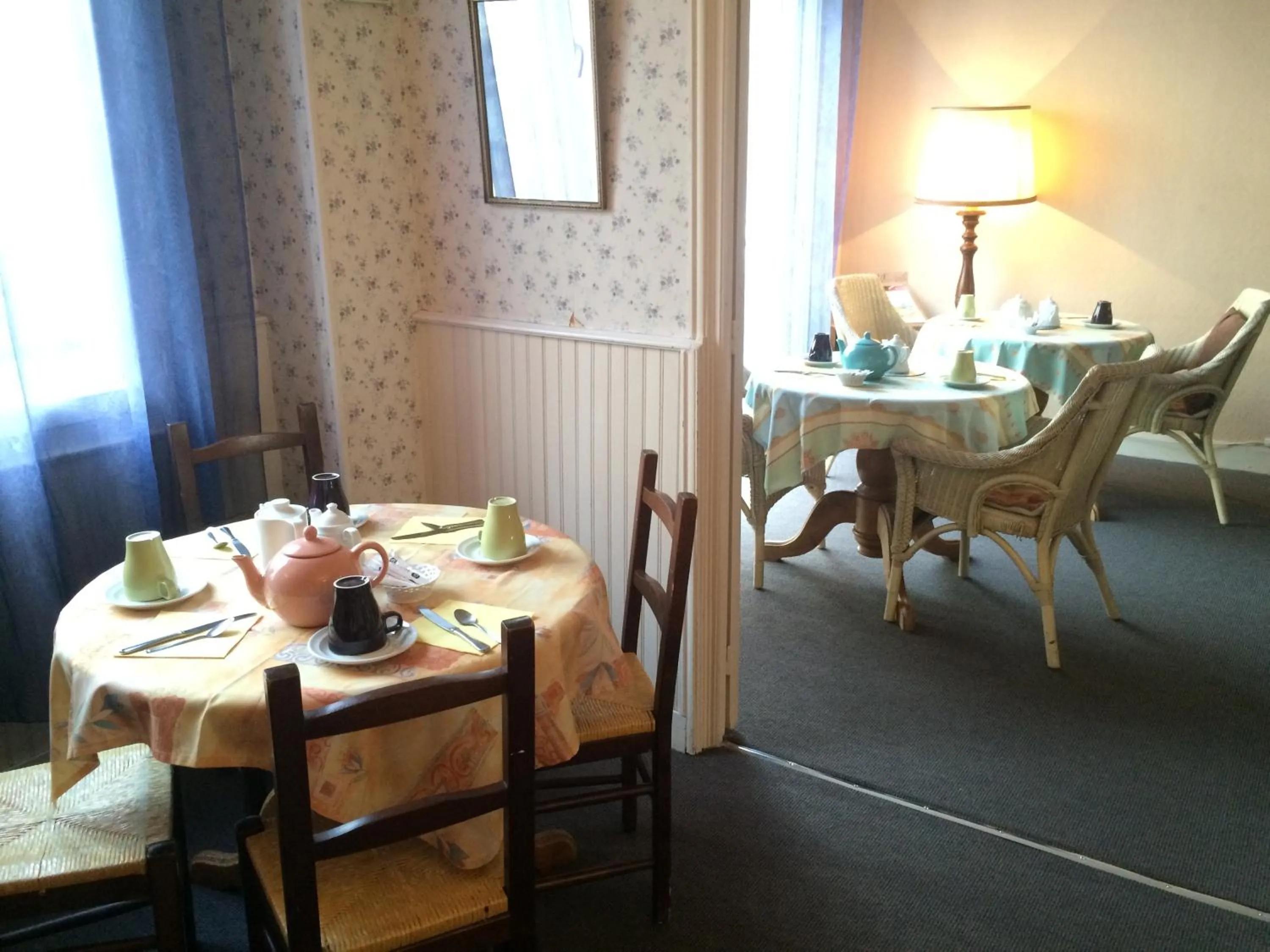Restaurant/places to eat in Hotel Bernieres