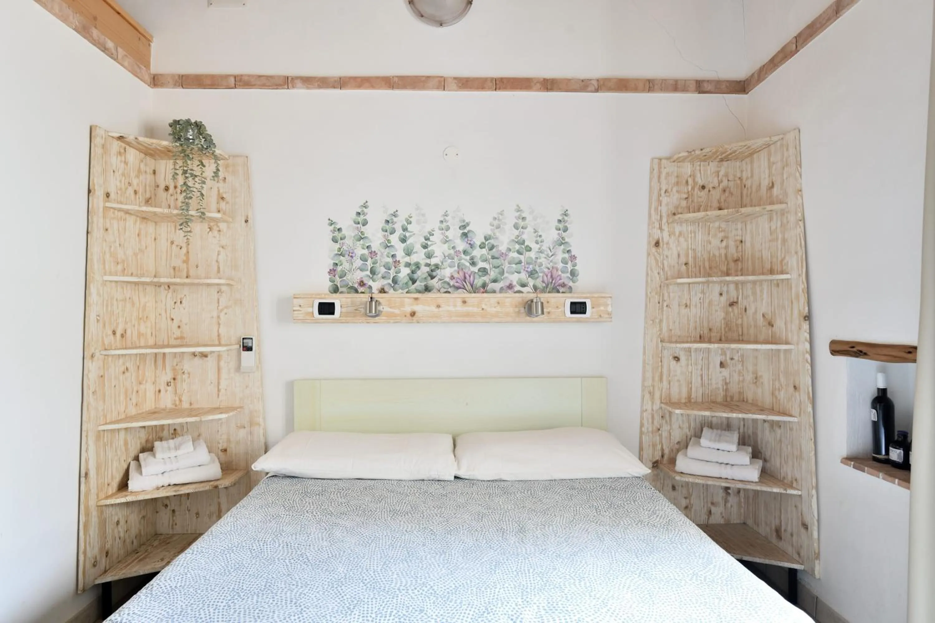 Bed in Al Vicoletto - Genuine Hospitality & Private Parking