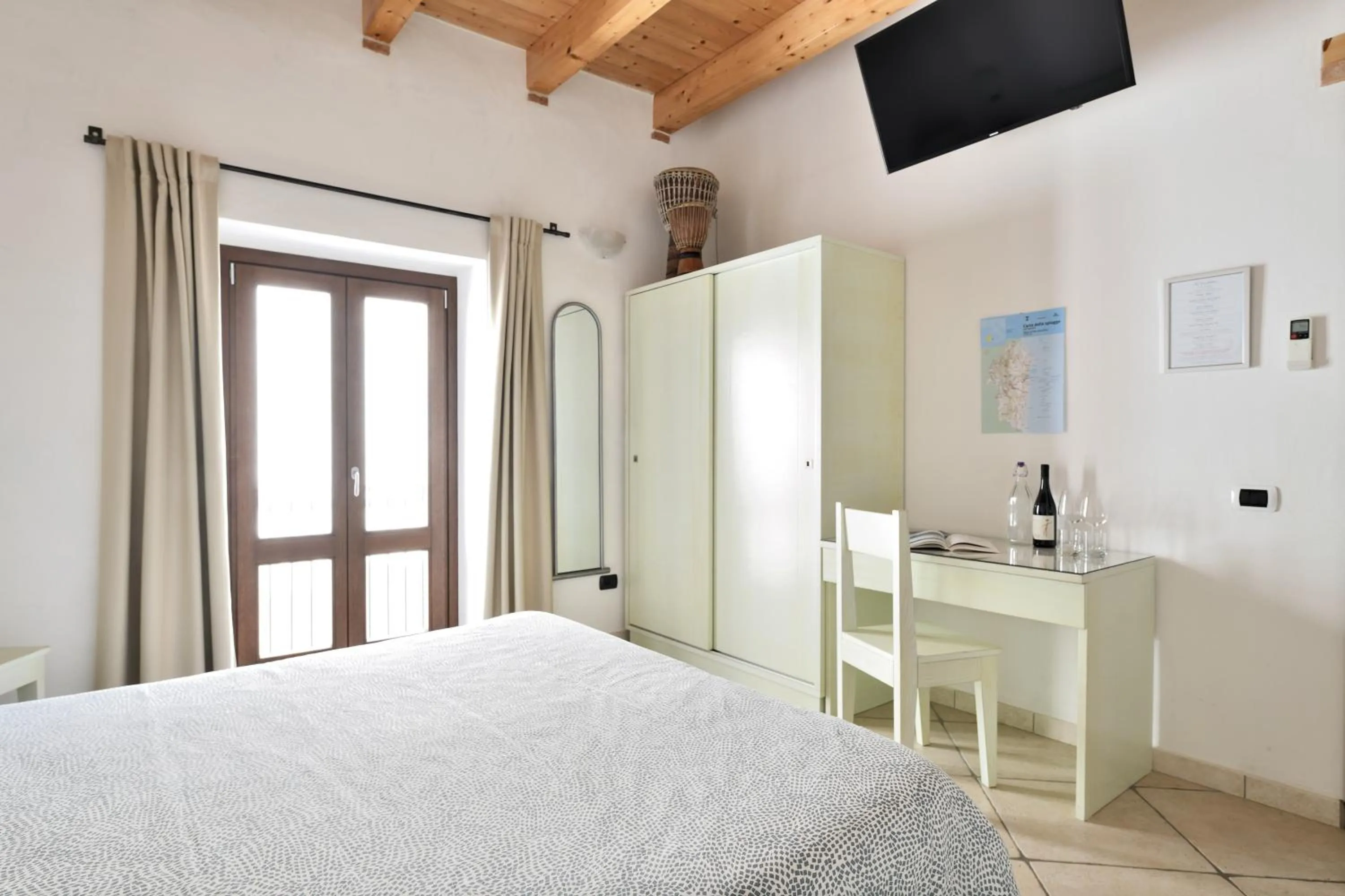 Bed in Al Vicoletto - Genuine Hospitality & Private Parking