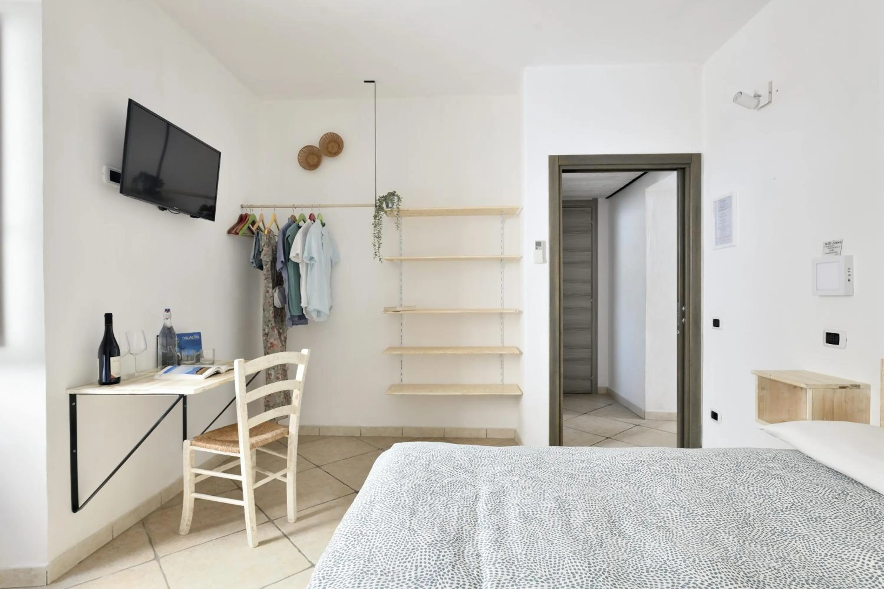 Bed in Al Vicoletto - Genuine Hospitality & Private Parking