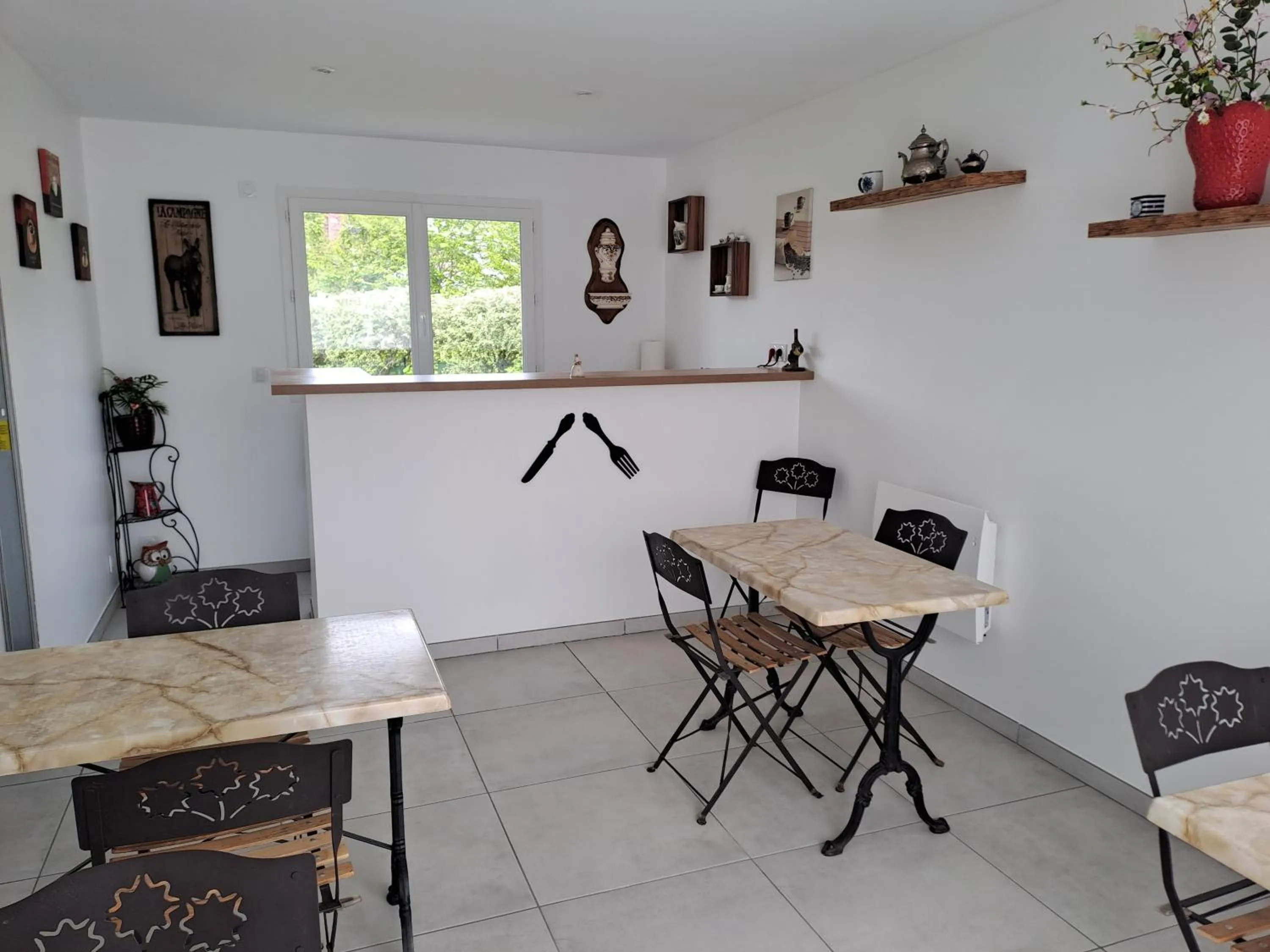 Restaurant/places to eat in Les grandes Masures B&B