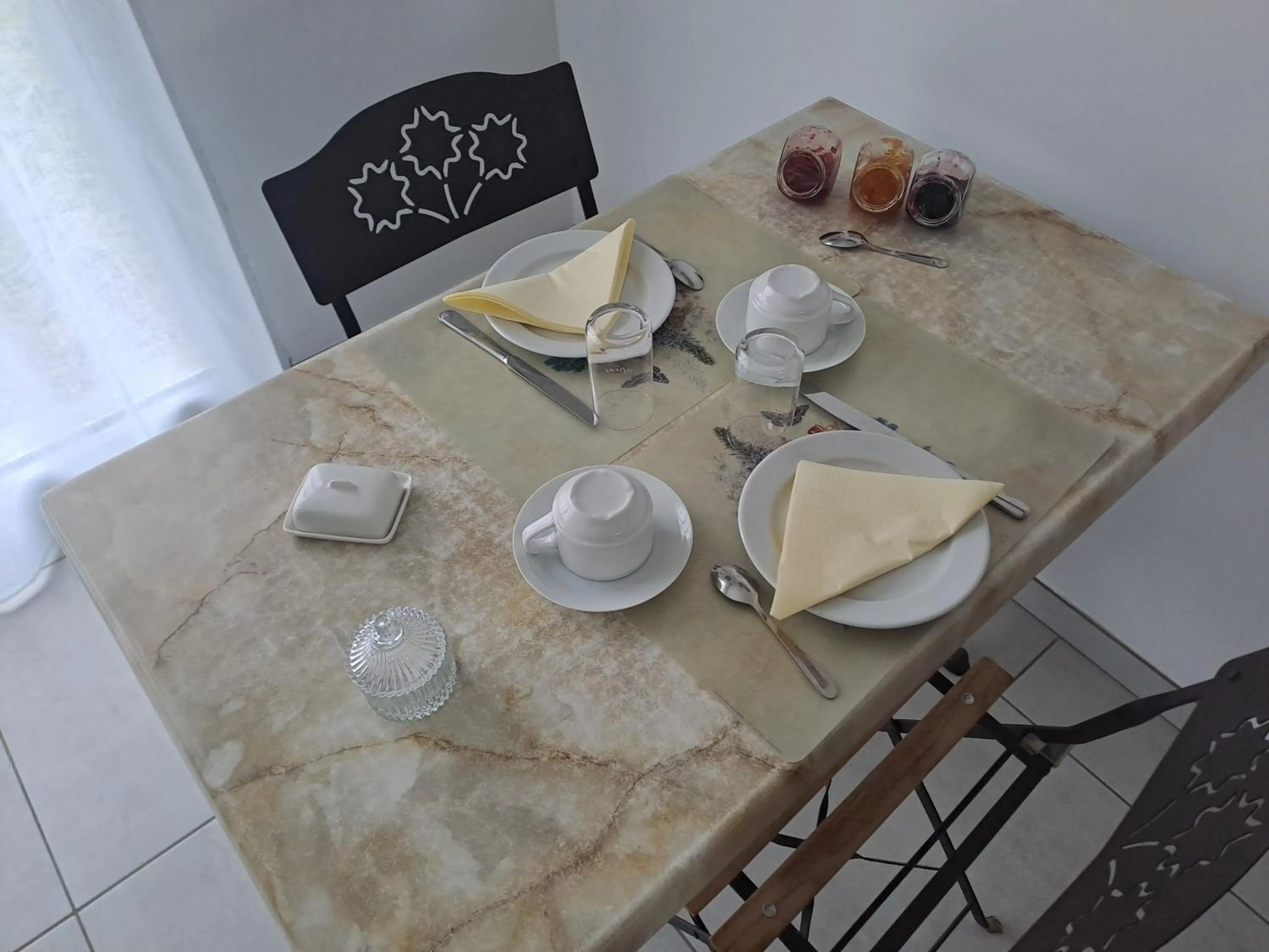 Breakfast in Les grandes Masures B&B