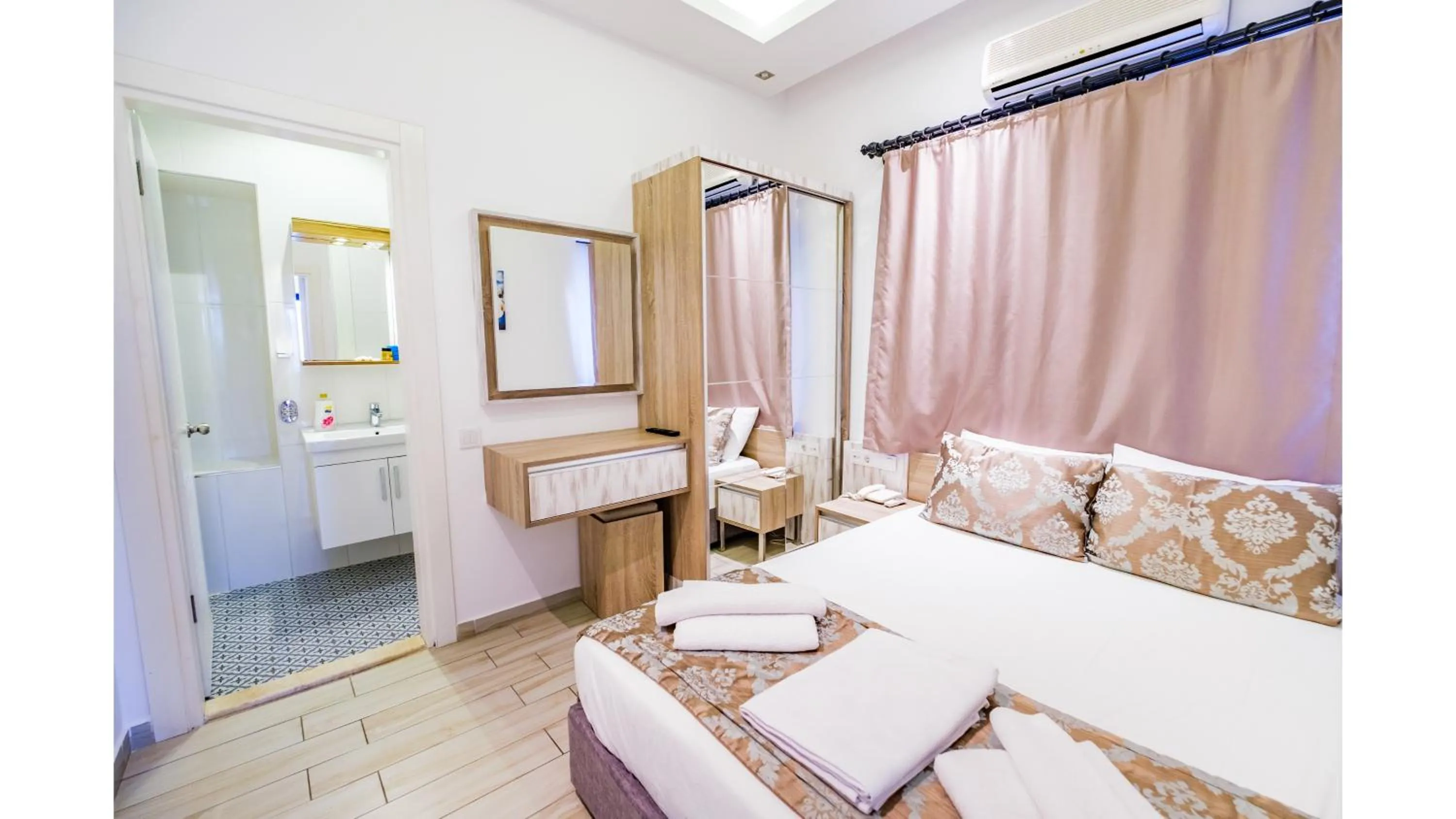 Photo of the whole room, Bed in Sardunya Andifli Otel