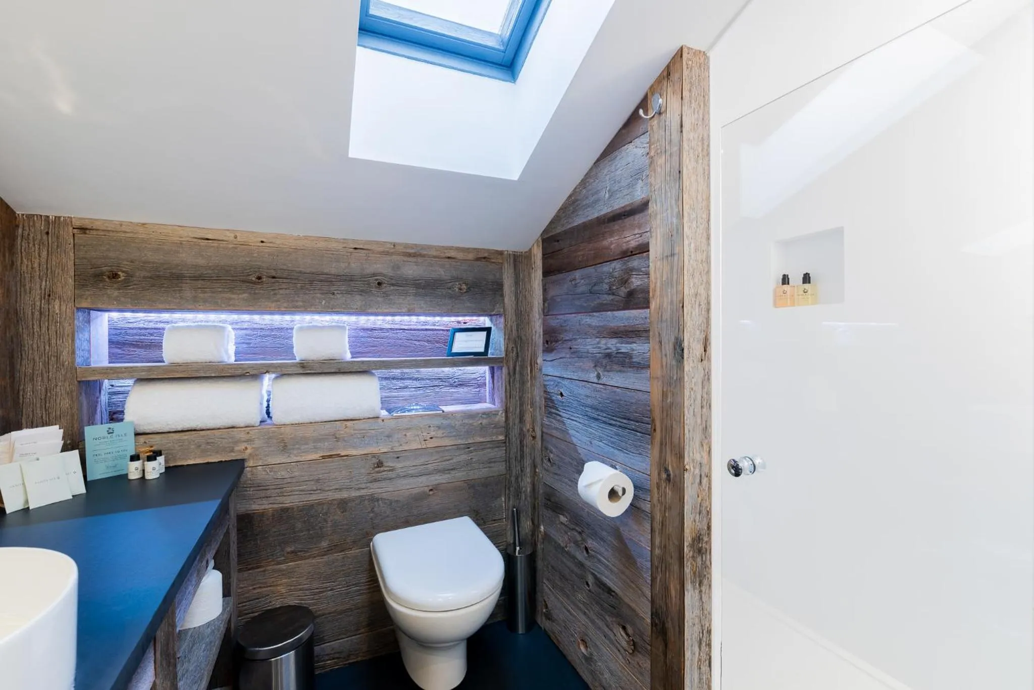 Shower in Hotel Farinet