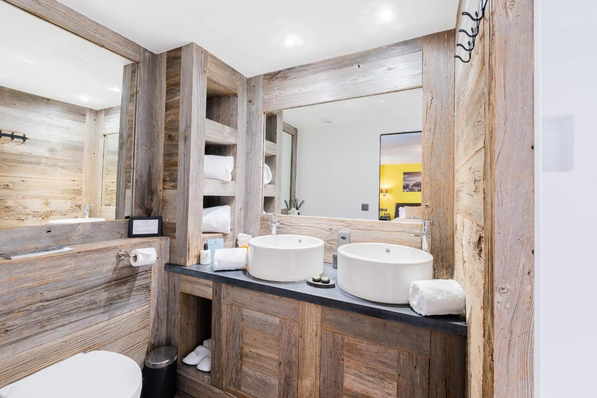 Shower in Hotel Farinet