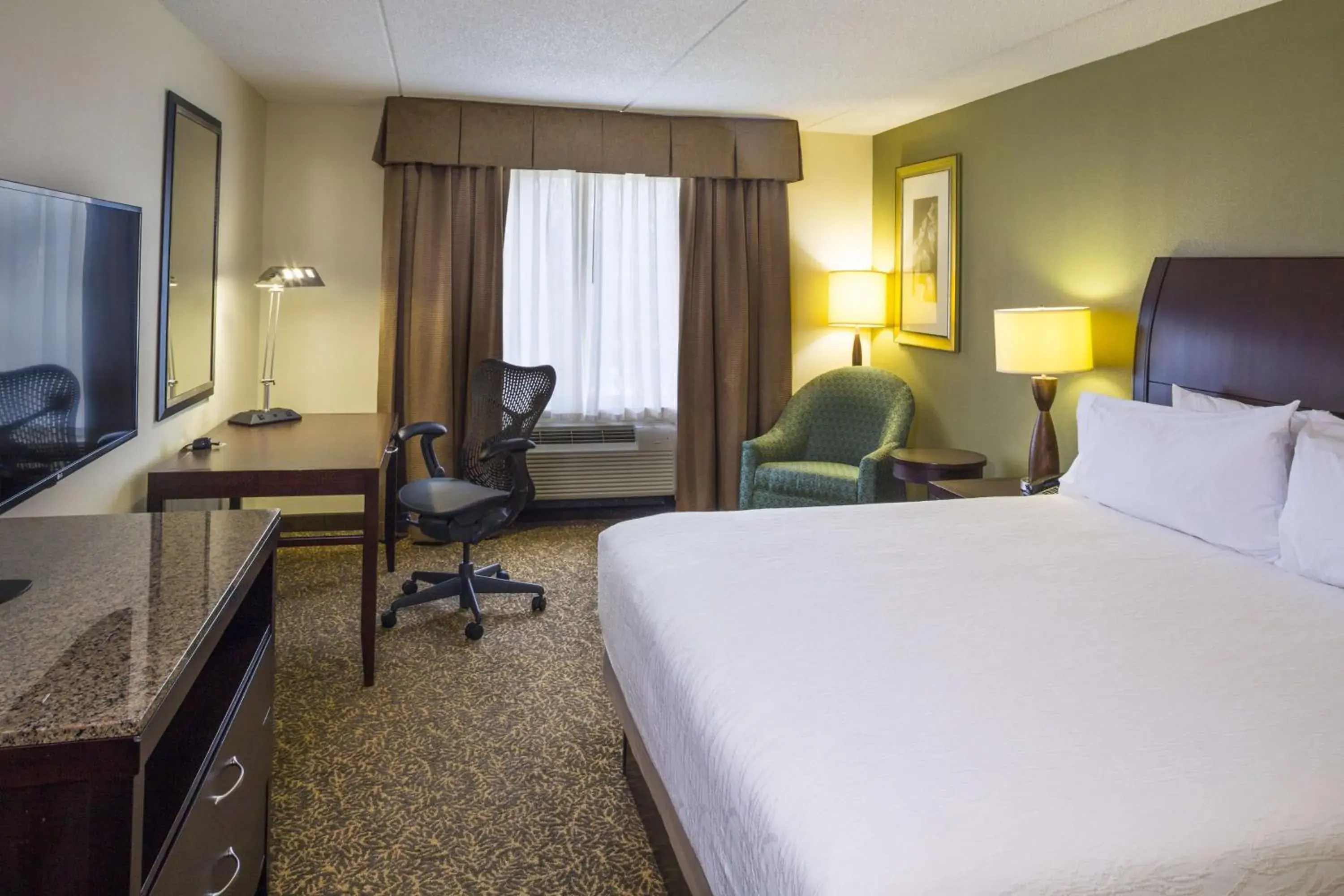 King Room in Hilton Garden Inn Hampton Coliseum Central King Room in Hilton Garden Inn Hampton Coliseum Central