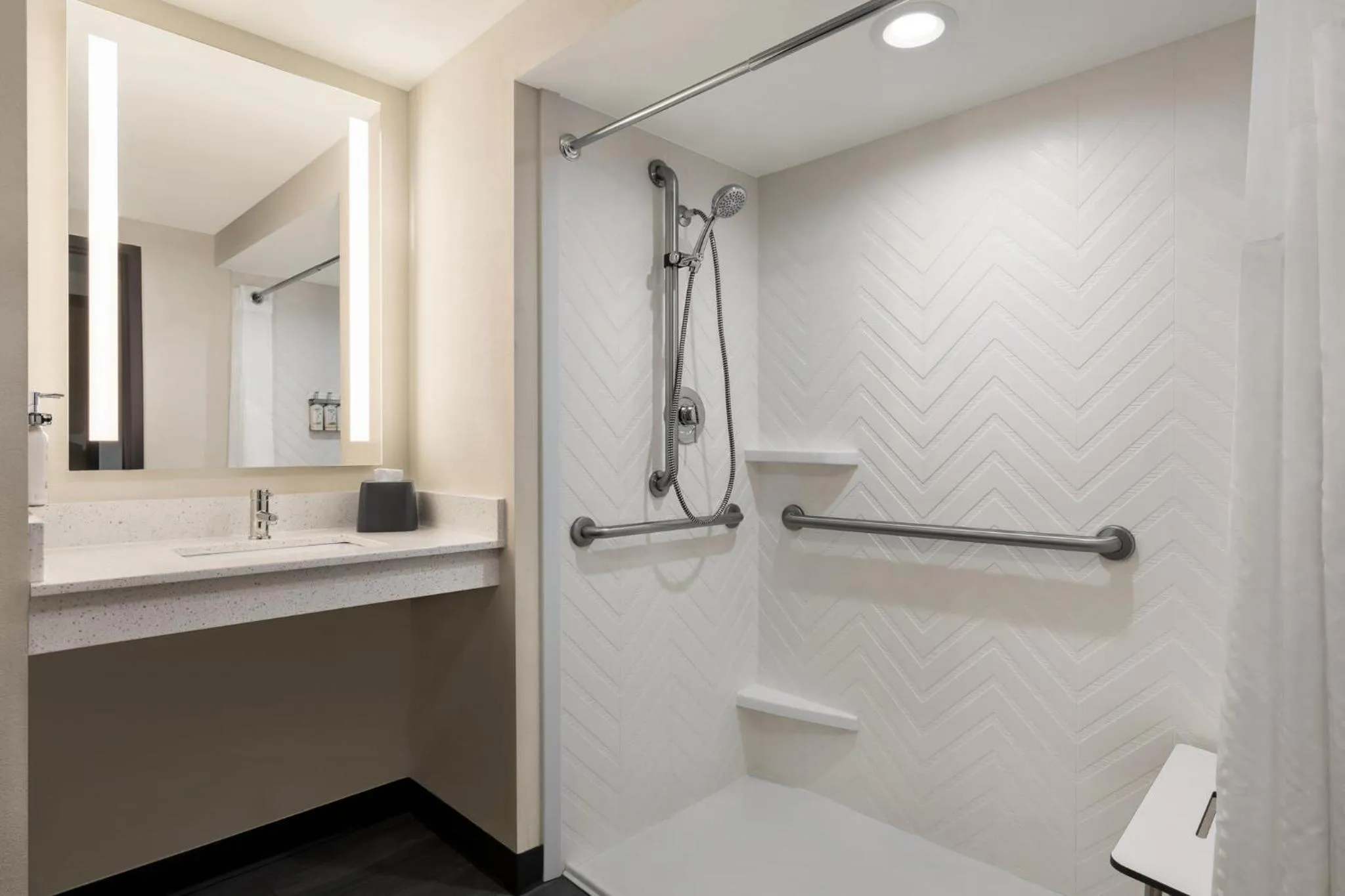 Photo of the whole room in Holiday Inn Columbus-Hilliard by IHG