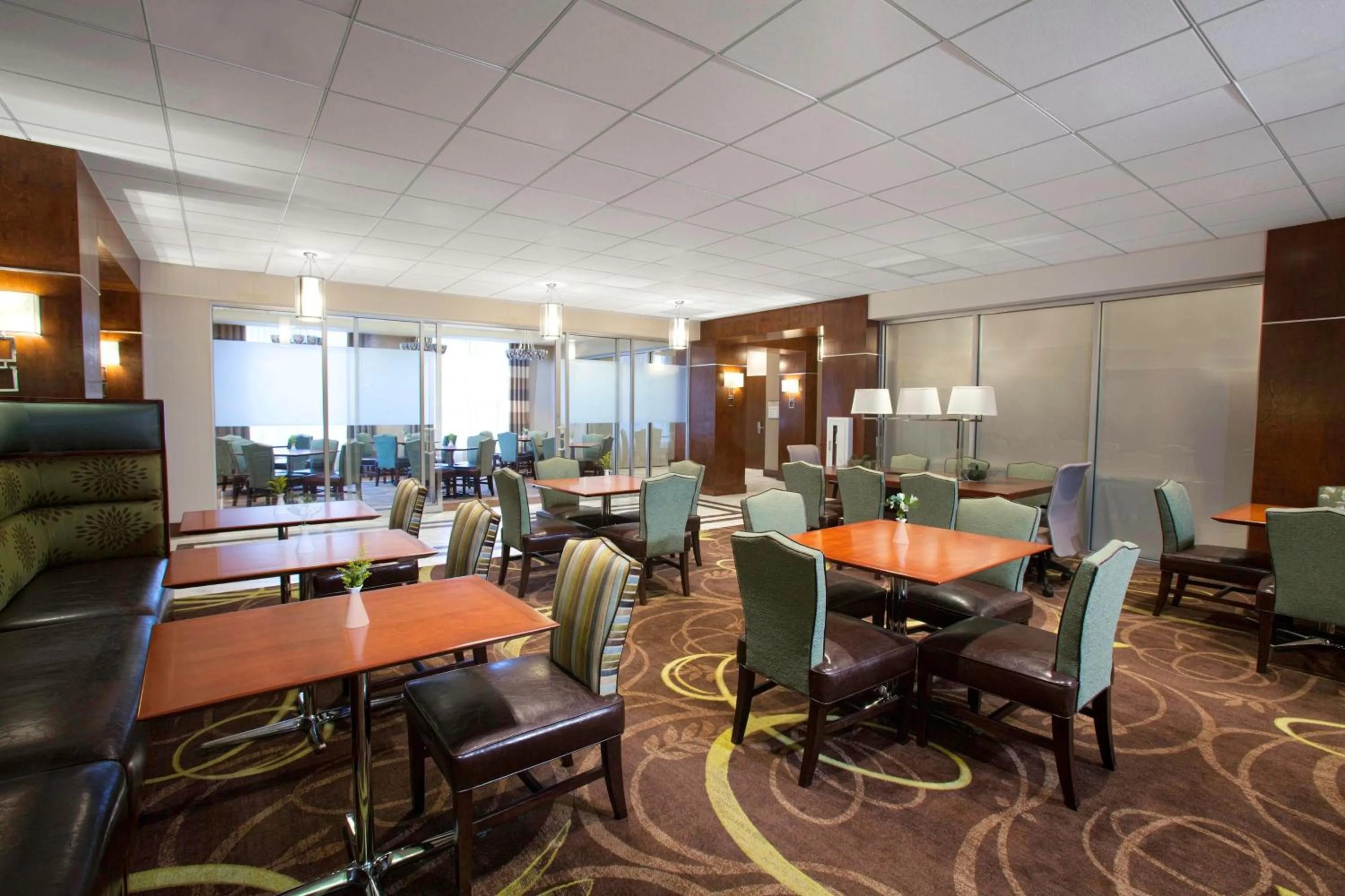 Restaurant/places to eat in Sheraton Pittsburgh Airport Hotel