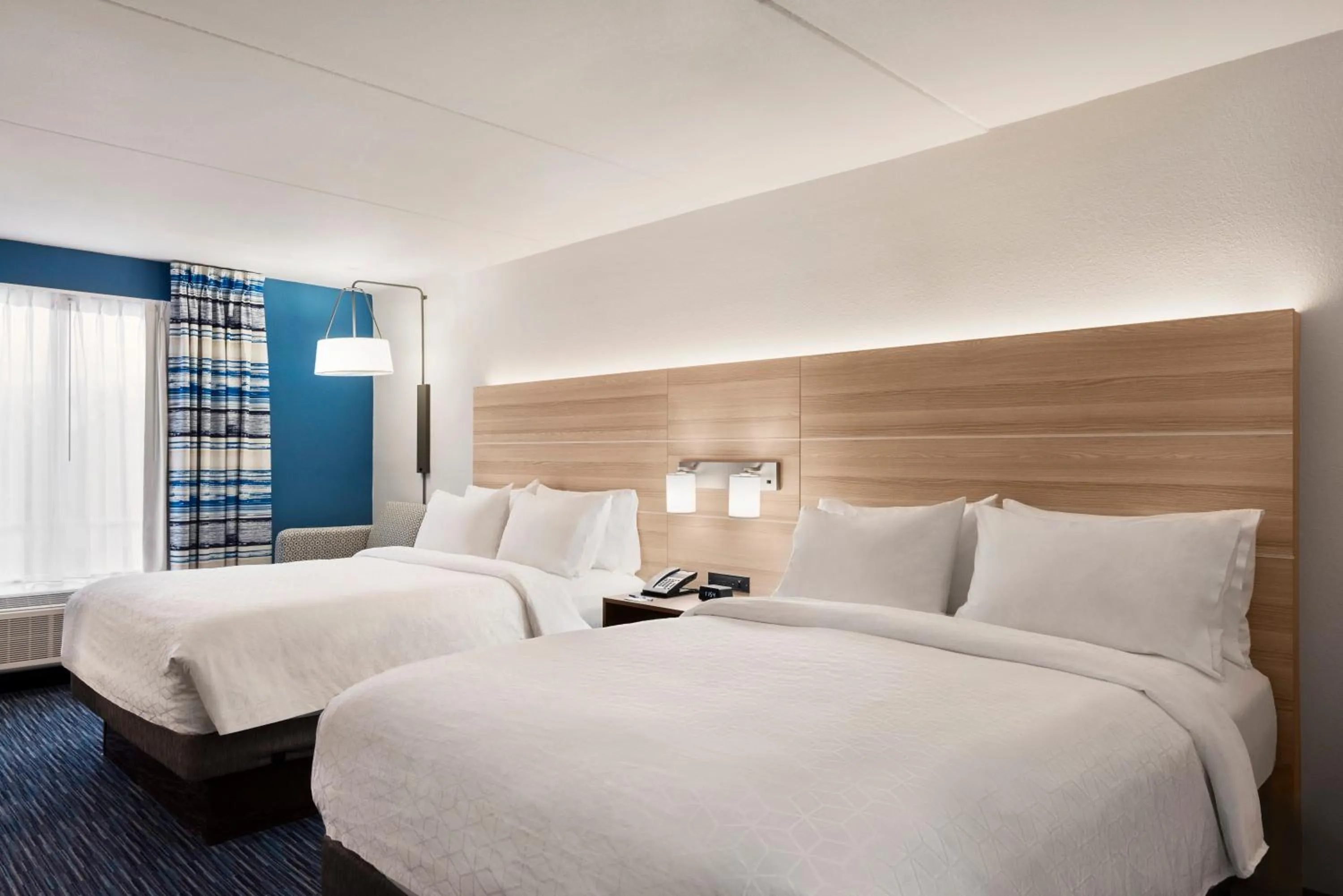 Photo of the whole room, Bed in Holiday Inn Express Dumfries-Quantico by IHG