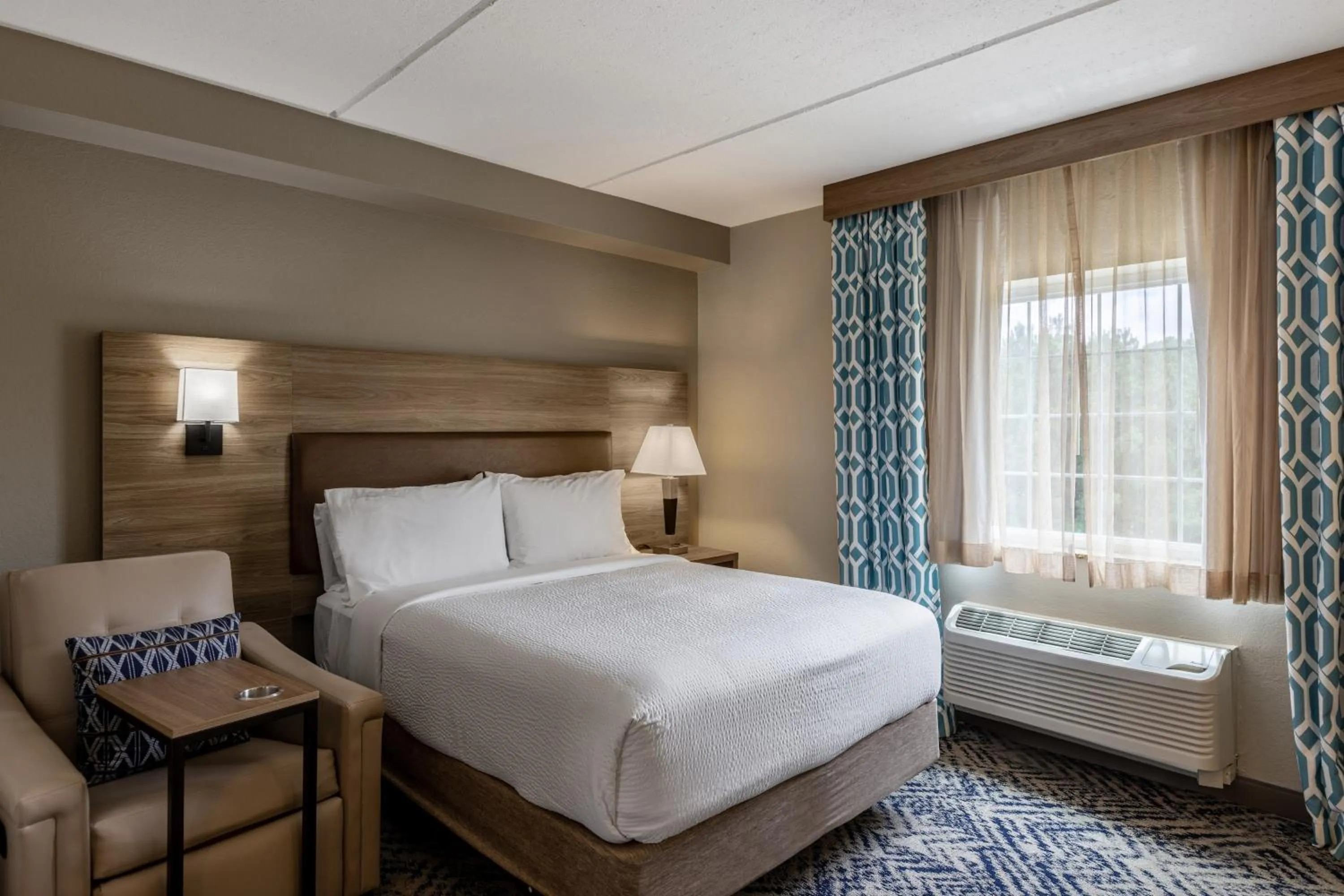 Photo of the whole room, Bed in Candlewood Suites - Bluffton-Hilton Head by IHG