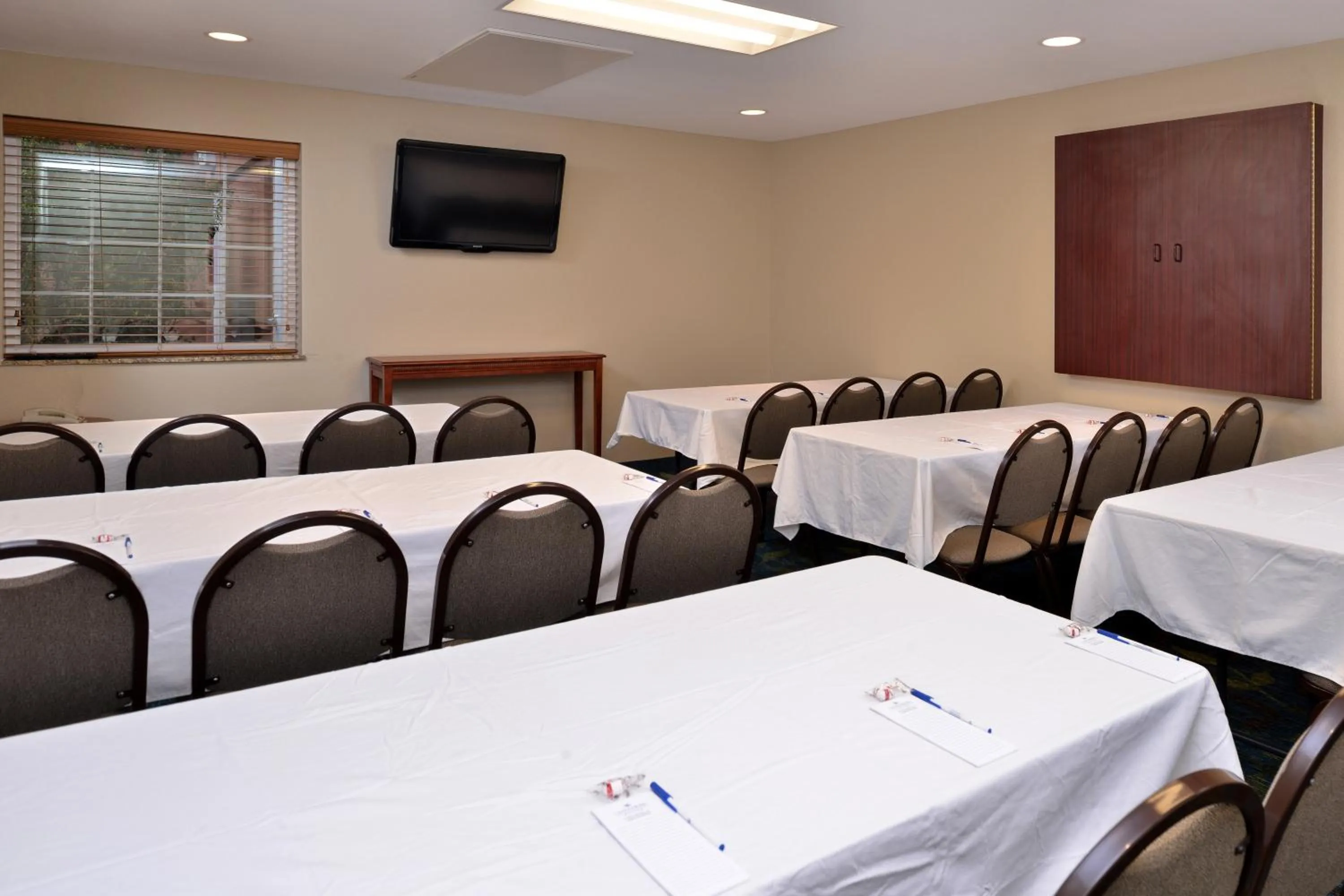 Meeting/conference room in Candlewood Suites - Bluffton-Hilton Head by IHG