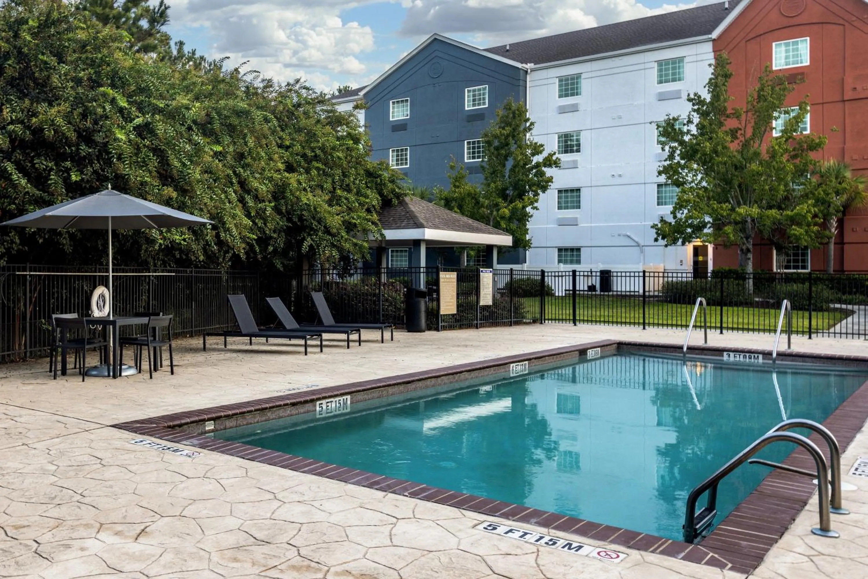 Swimming pool in Candlewood Suites - Bluffton-Hilton Head by IHG