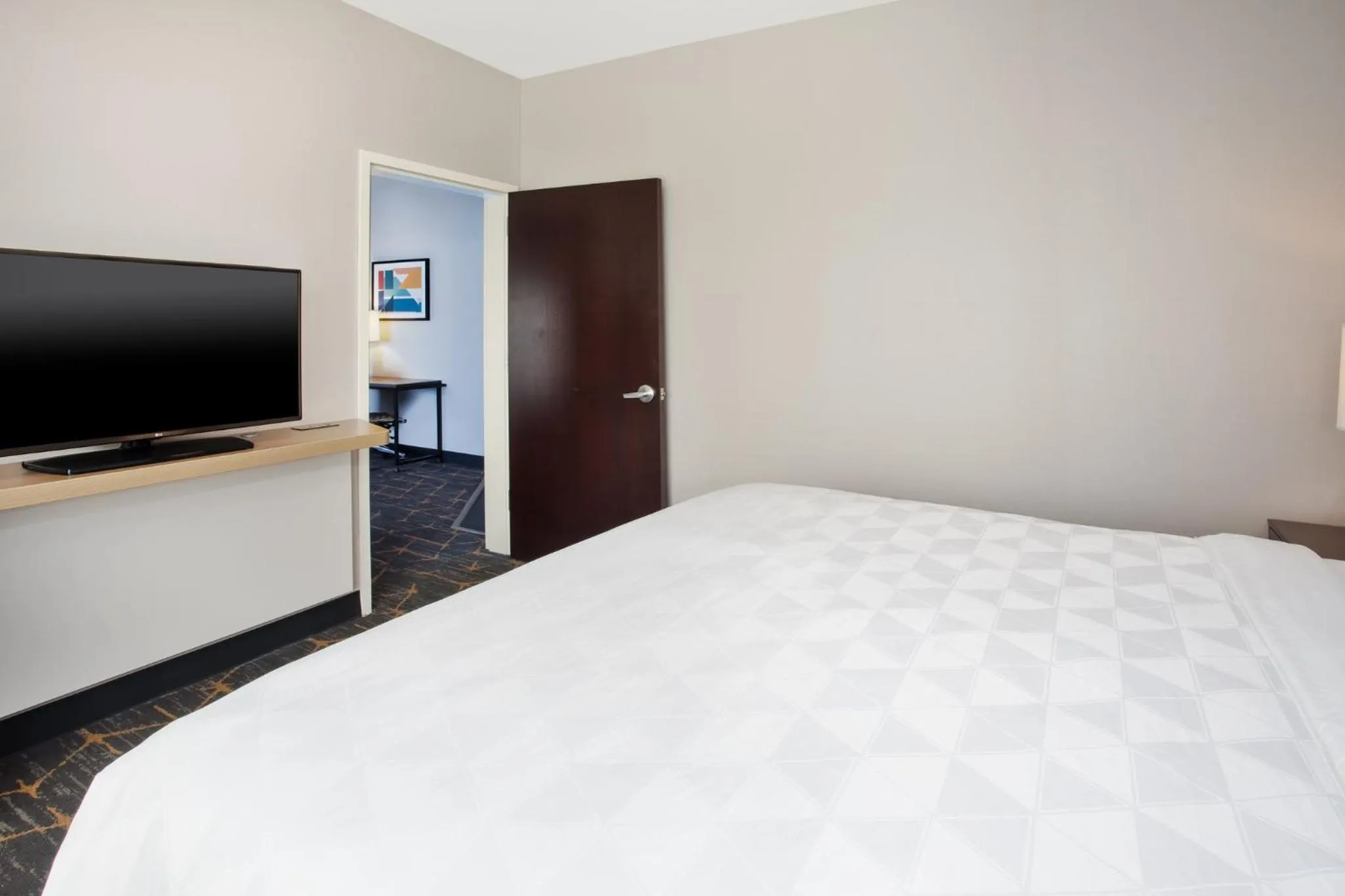 Photo of the whole room, Bed in Holiday Inn Canton-Belden Village by IHG