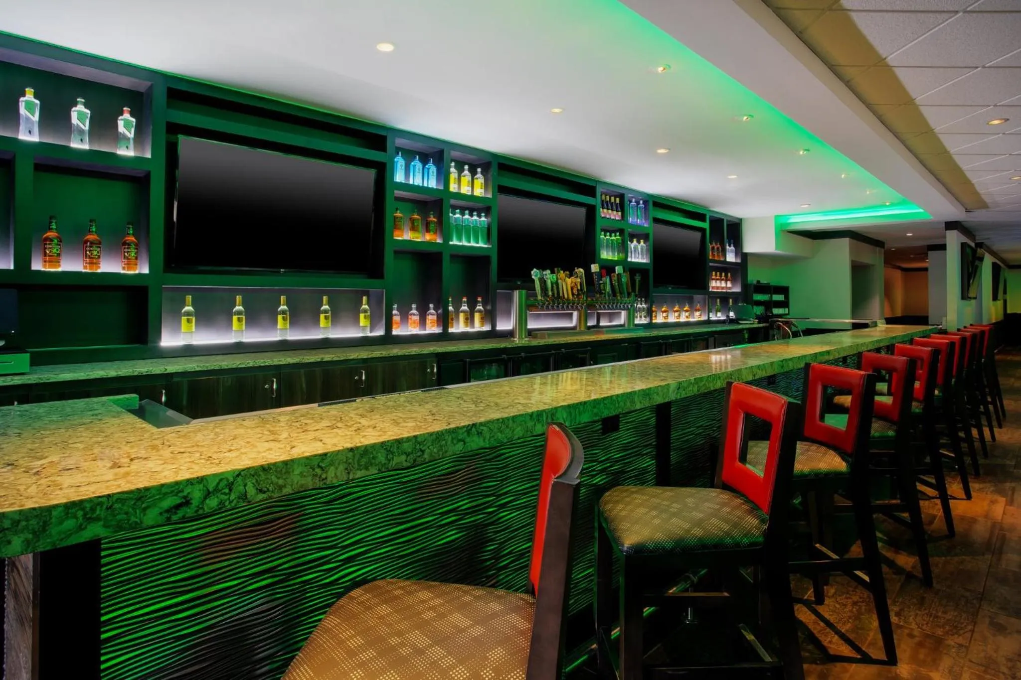 Lounge or bar in Holiday Inn Canton-Belden Village by IHG