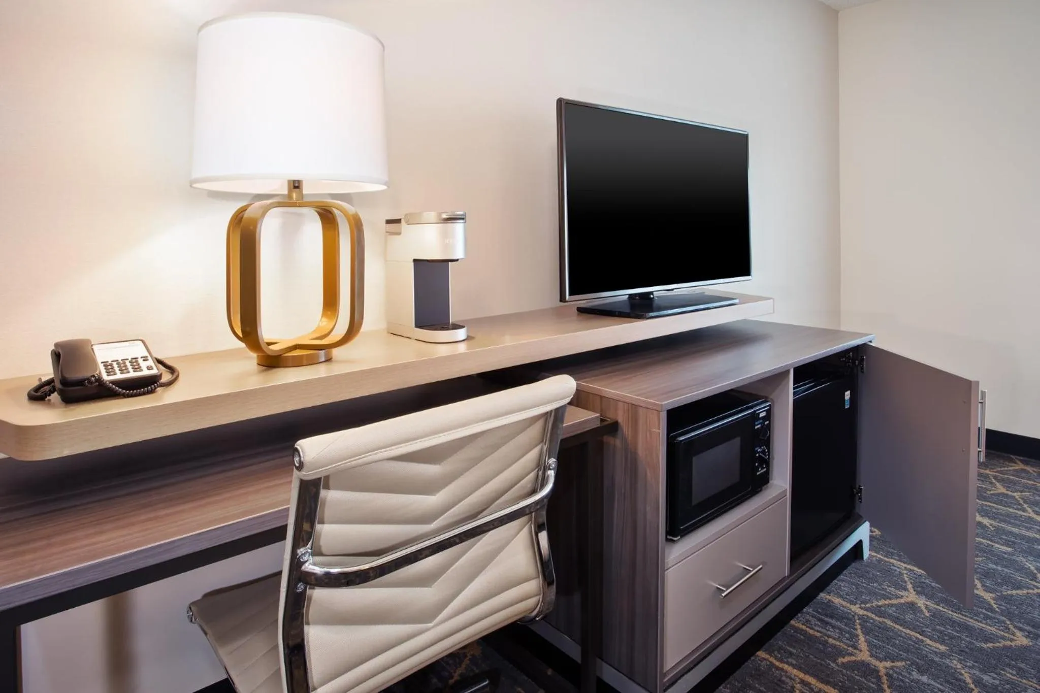 Bedroom in Holiday Inn Canton-Belden Village by IHG