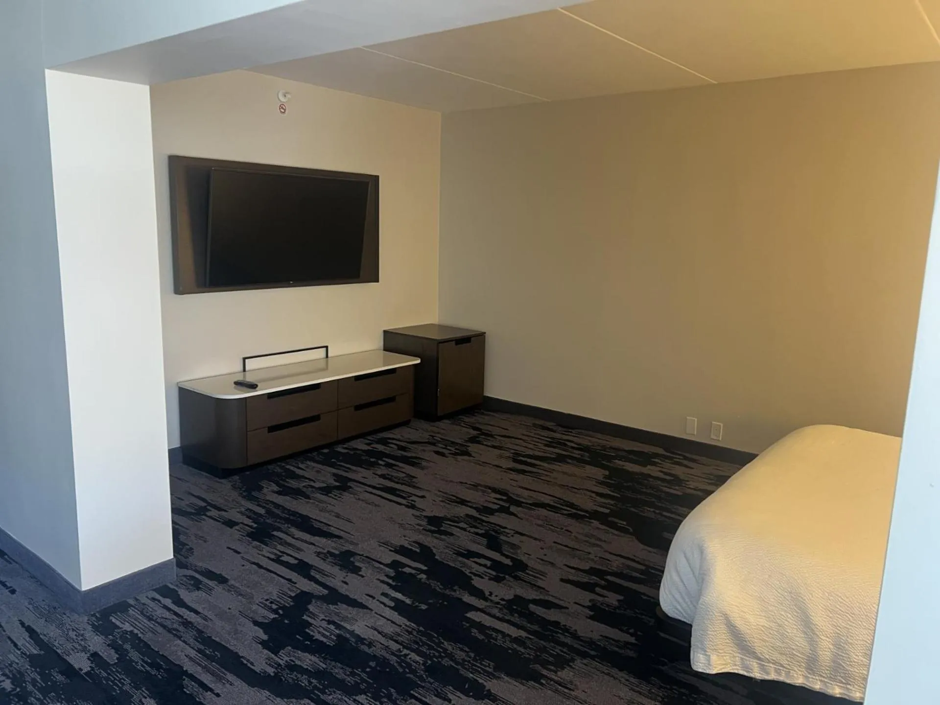 Guests, Bed in Fairfield Inn & Suites Springfield Enfield