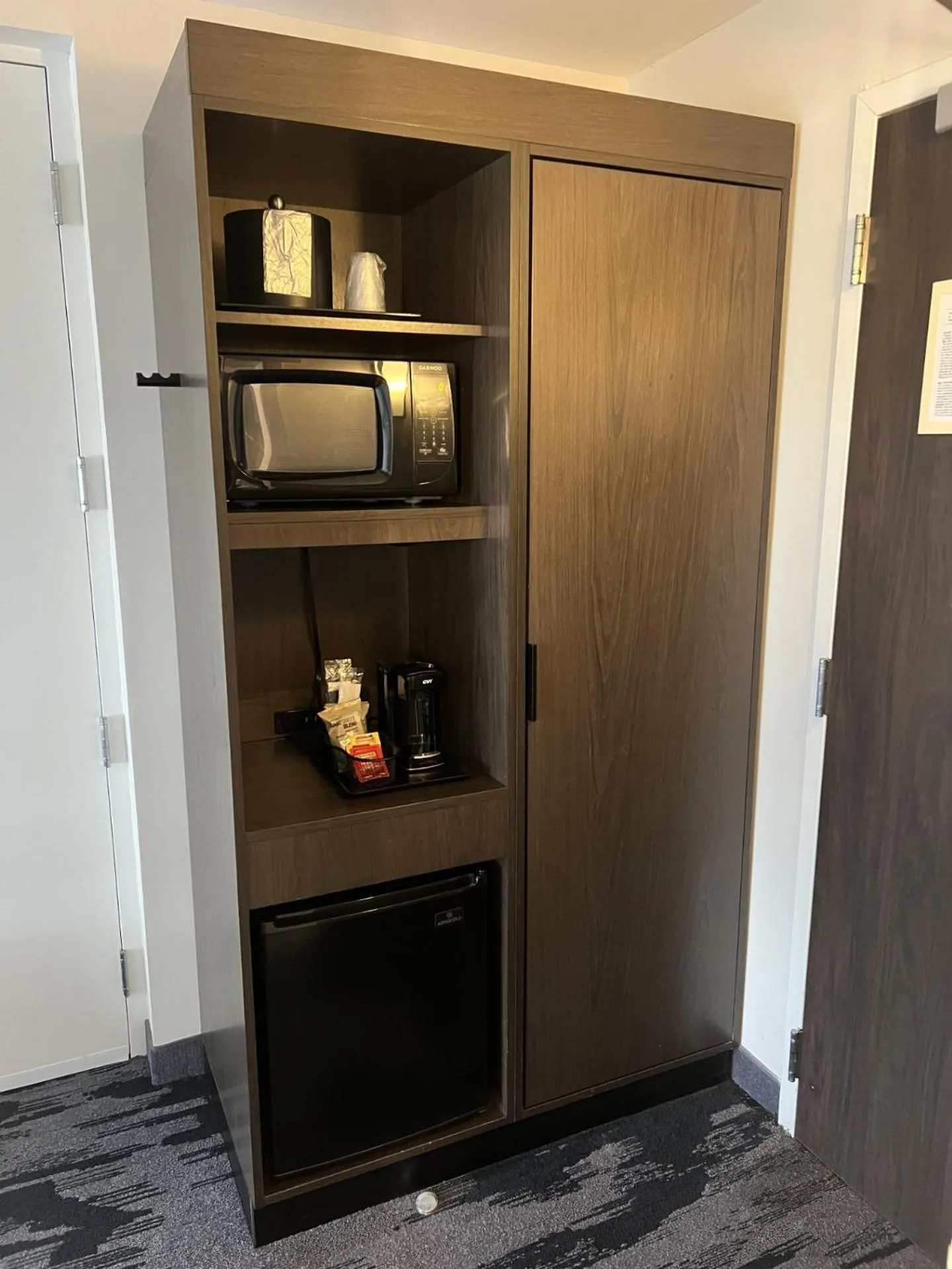 wardrobe in Fairfield Inn & Suites Springfield Enfield