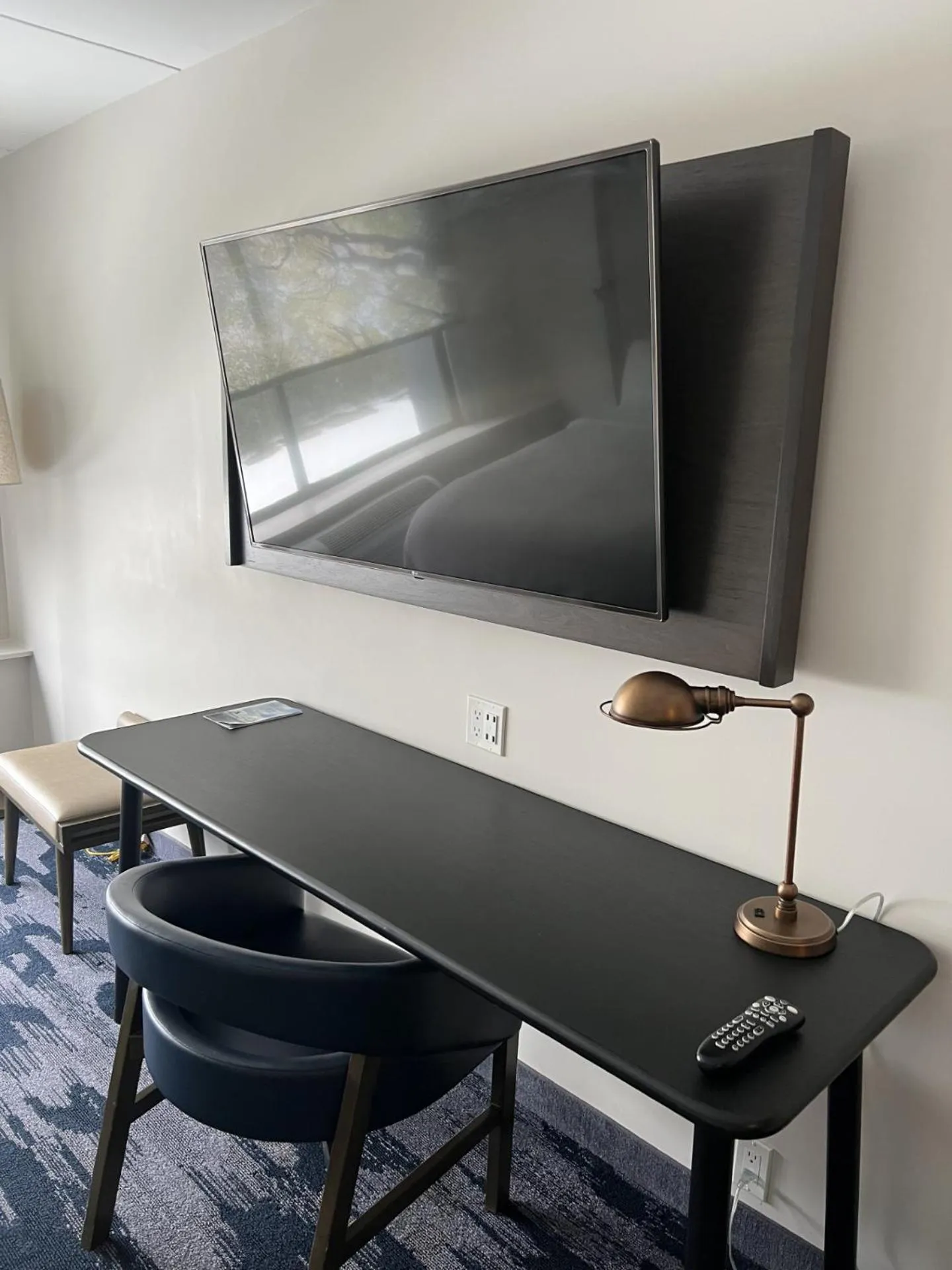 TV and multimedia in Fairfield Inn & Suites Springfield Enfield