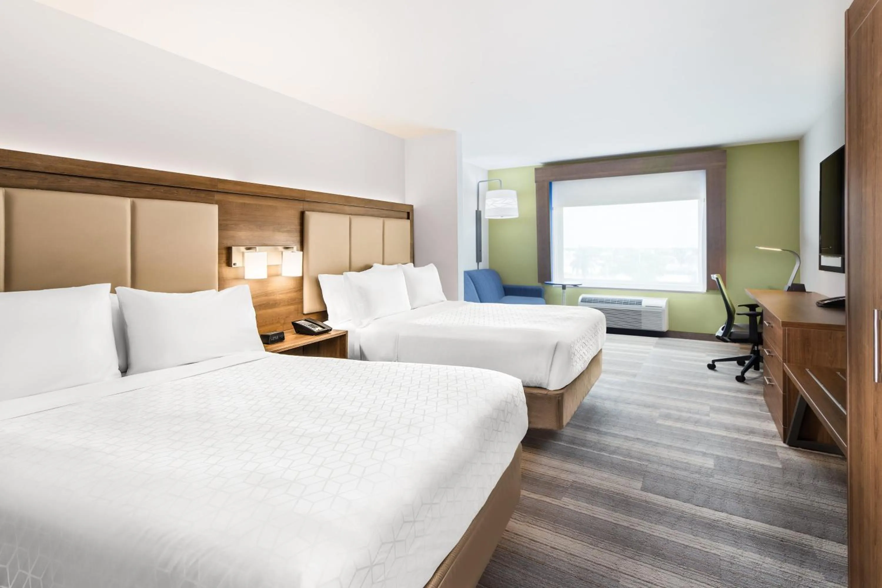 Photo of the whole room, Bed in Holiday Inn Express Ft Lauderdale Cruise-Airport by IHG