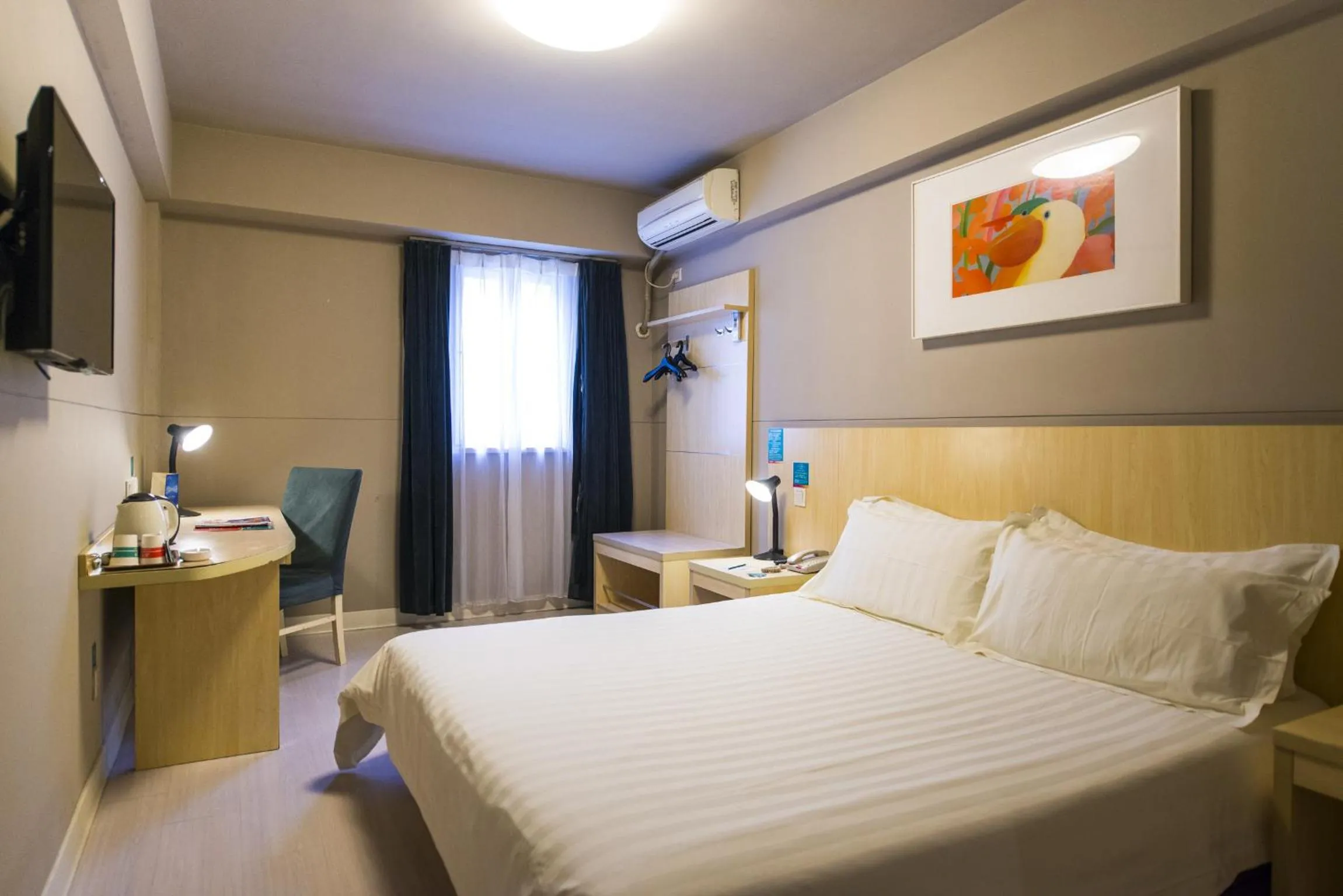 Bedroom, Bed in JinJiang Inn Dongying Kenli Petrochemical Towers