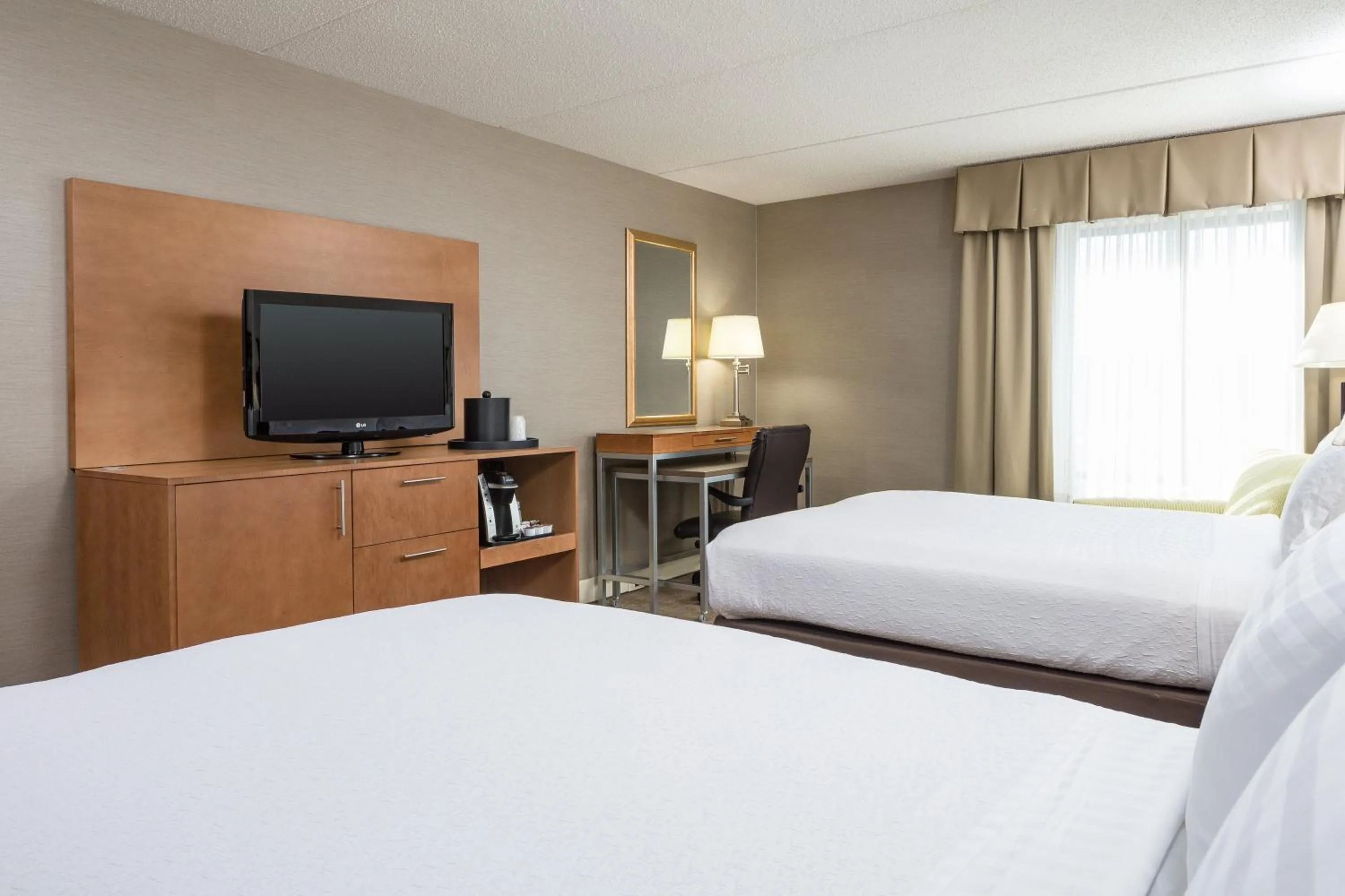 Photo of the whole room, Bed in Holiday Inn Manchester Airport by IHG
