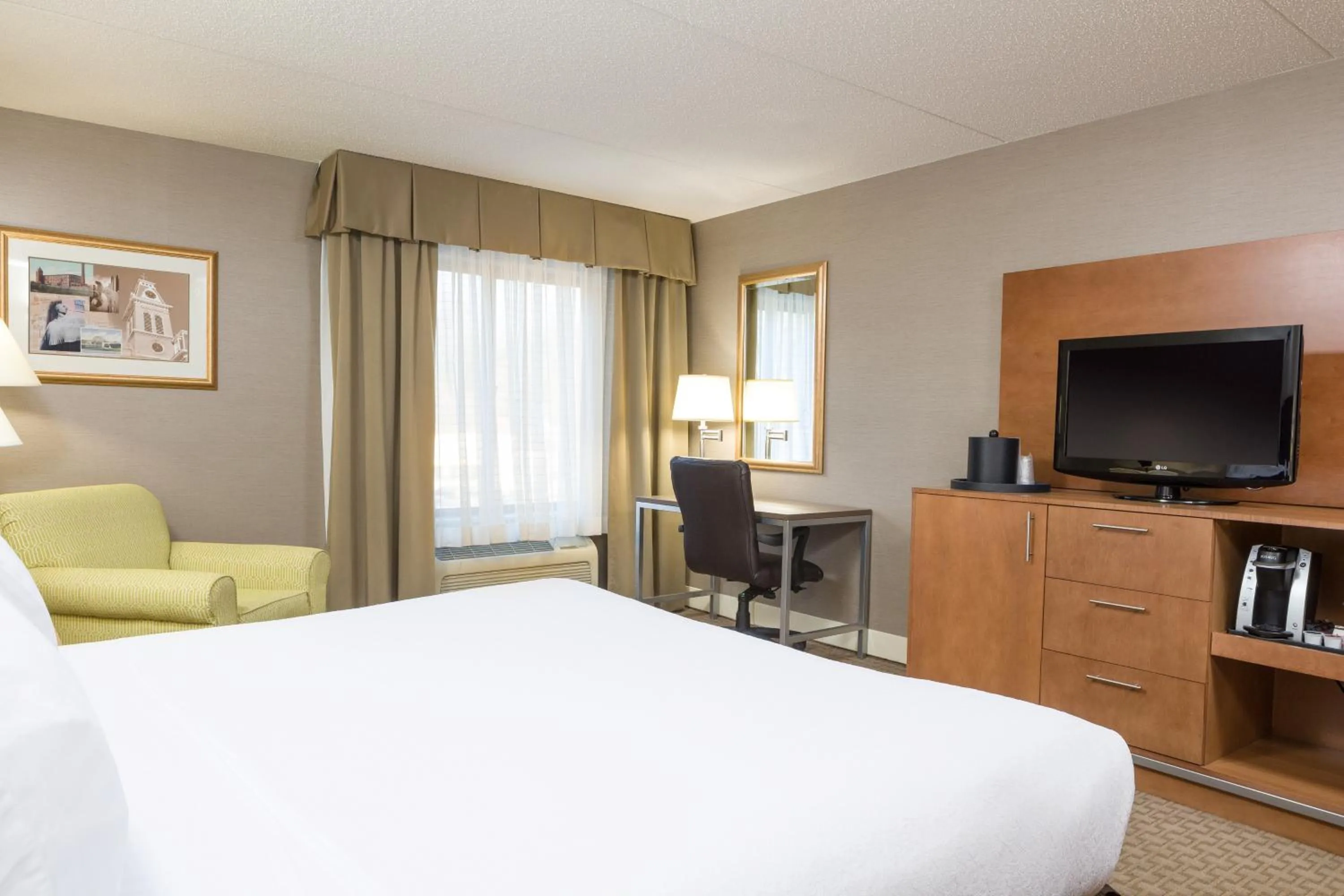 Bedroom, Bed in Holiday Inn Manchester Airport by IHG
