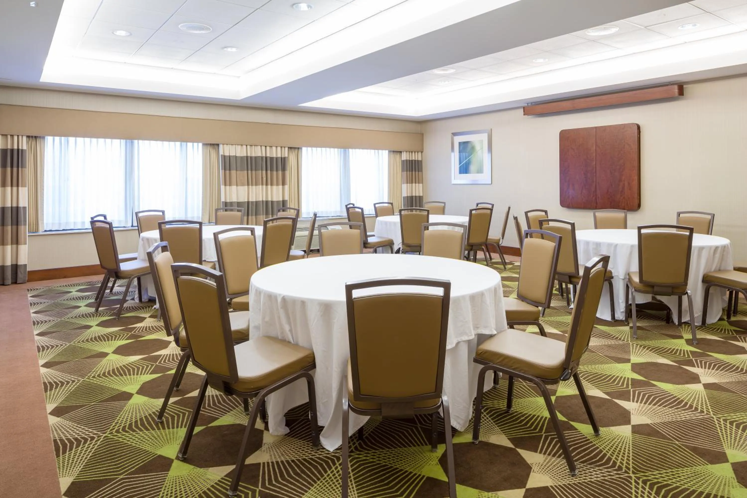 Meeting/conference room in Holiday Inn Manchester Airport by IHG