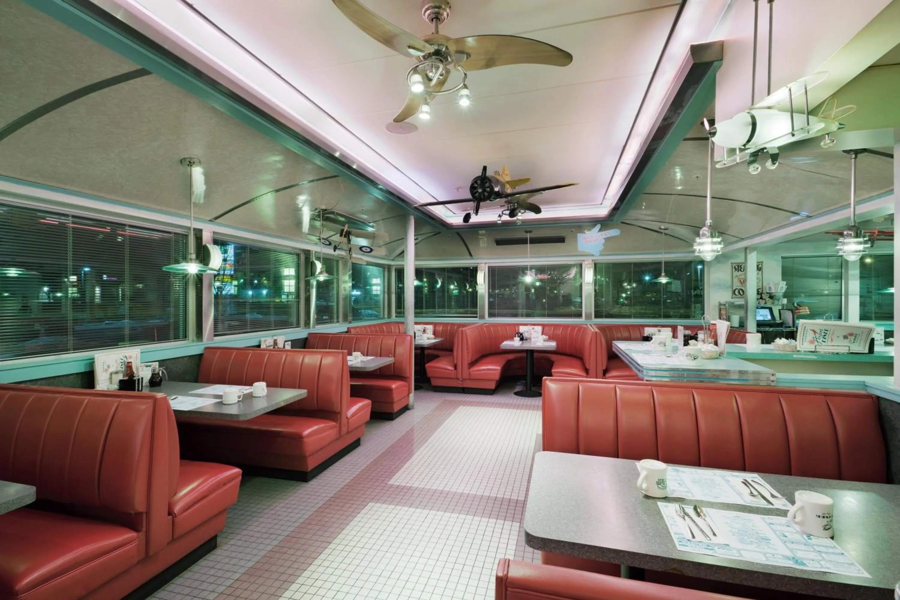 Lounge or bar in Holiday Inn Manchester Airport by IHG